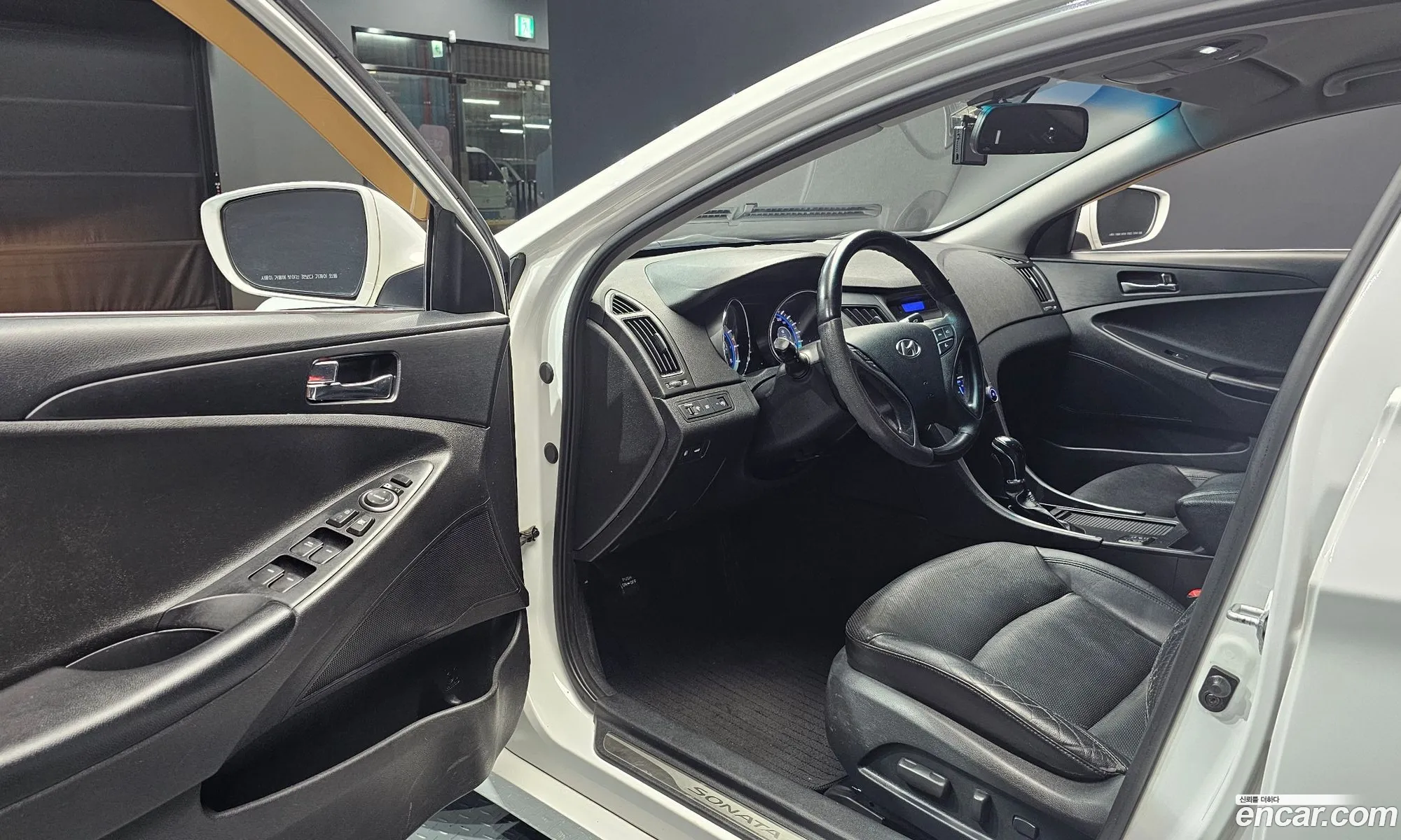 Hyundai YF Sonata 2012 KMHEC41LBCA411224 — 7