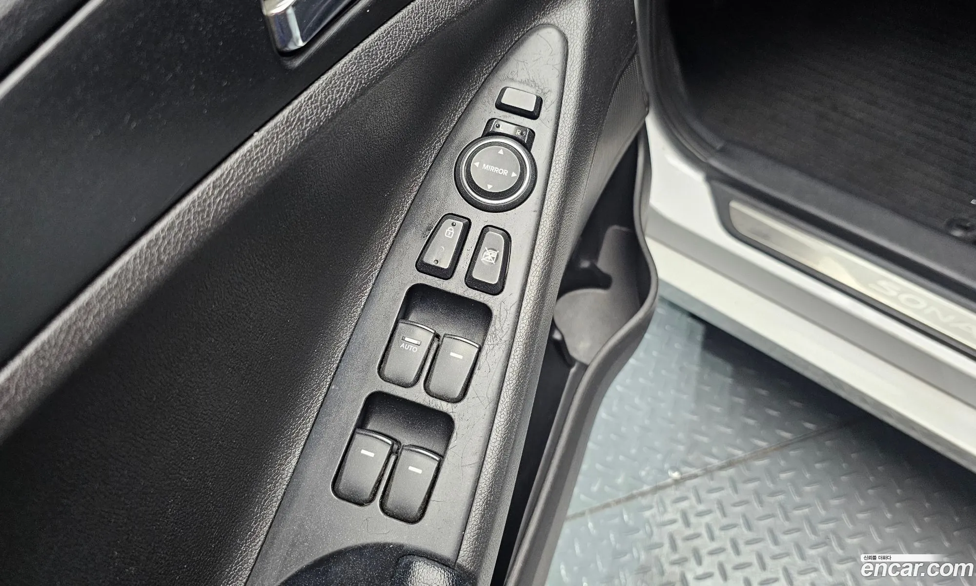 Hyundai YF Sonata 2012 KMHEC41LBCA411224 — 13
