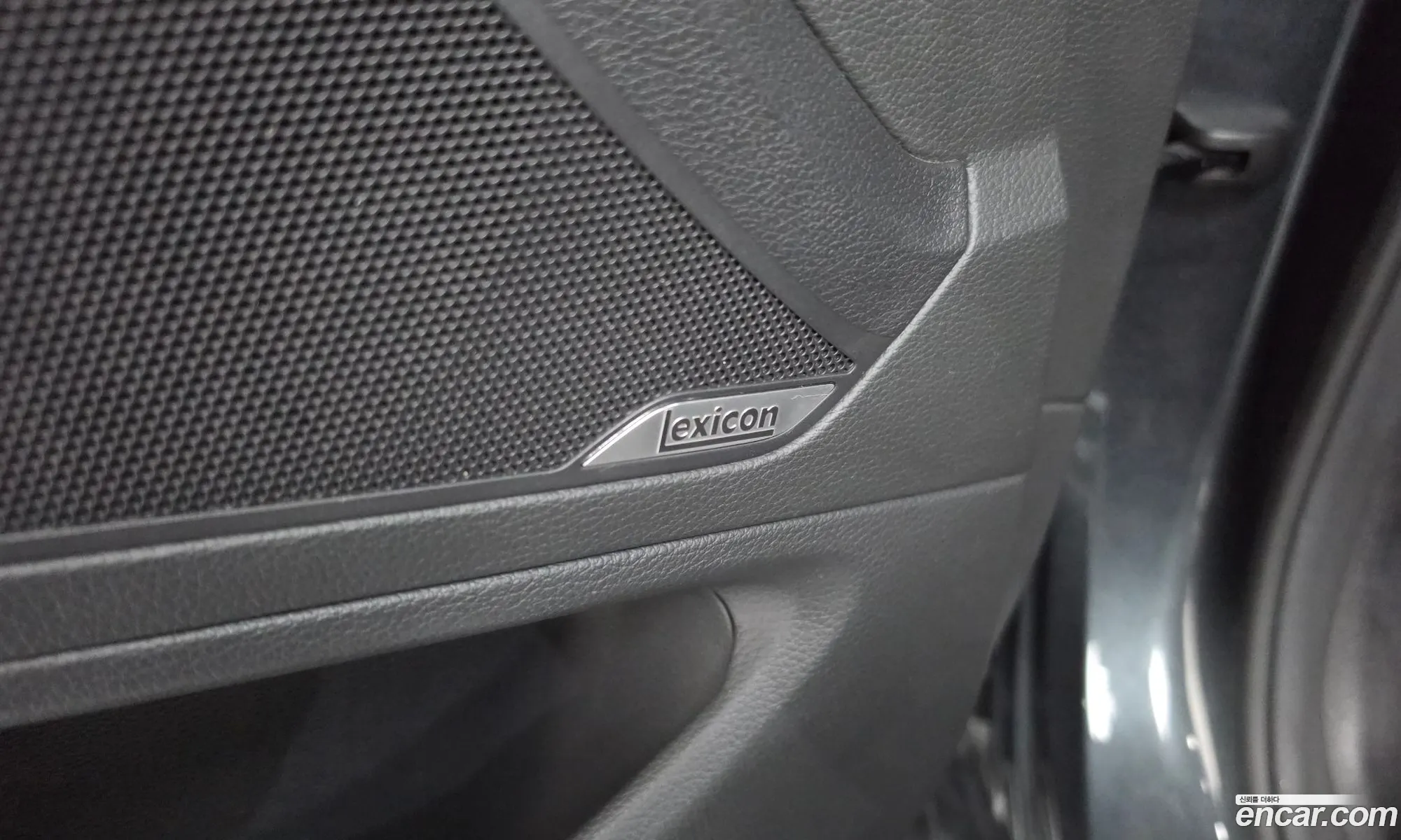 Genesis G80 2018 KMHGN41DDJU294288 — 7