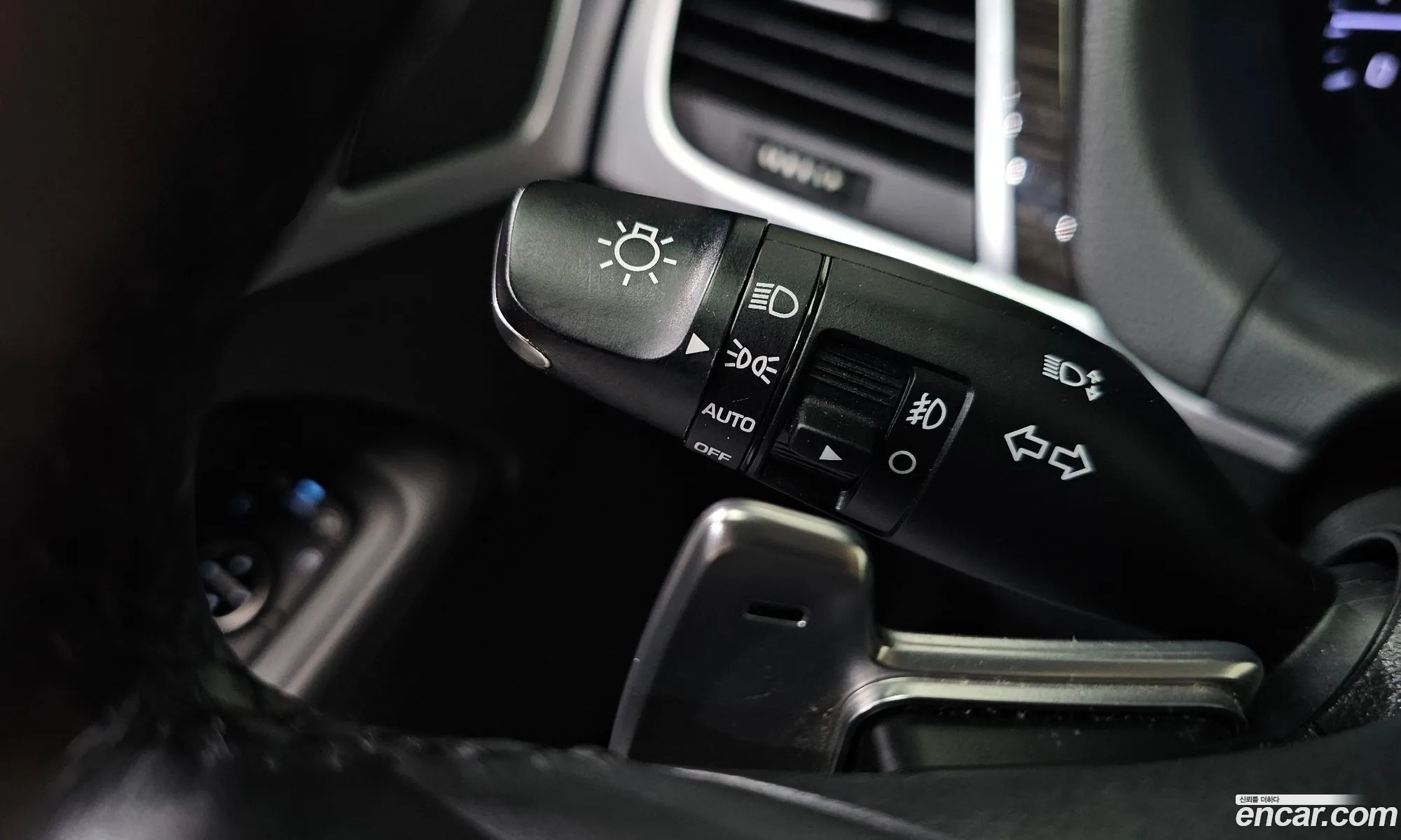 Genesis G80 2019 KMHGL41DBLU340305 — 8