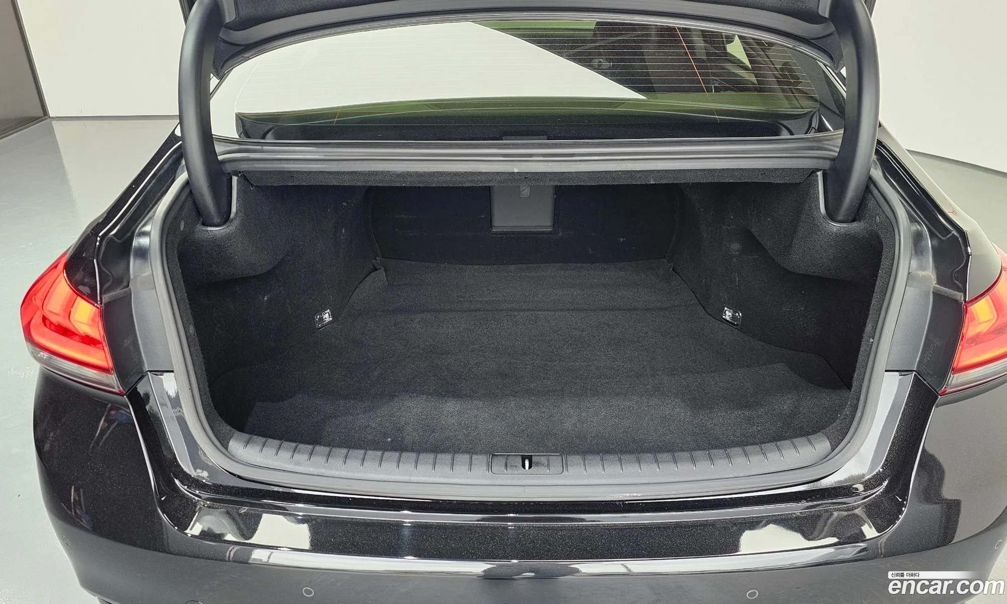 Genesis G80 2019 KMHGL41DBLU340305 — 28