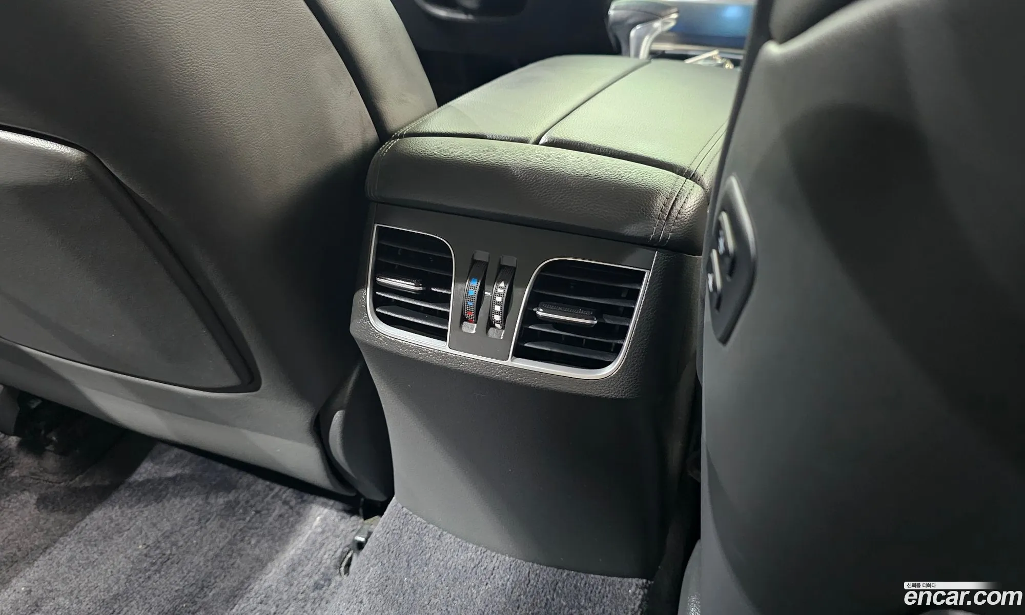 Genesis G80 2019 KMHGL41DBLU340305 — 5