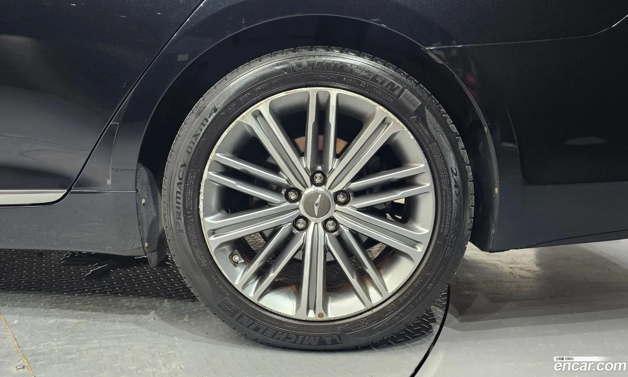 Genesis G80 2019 KMHGL41DBLU340305 — 31