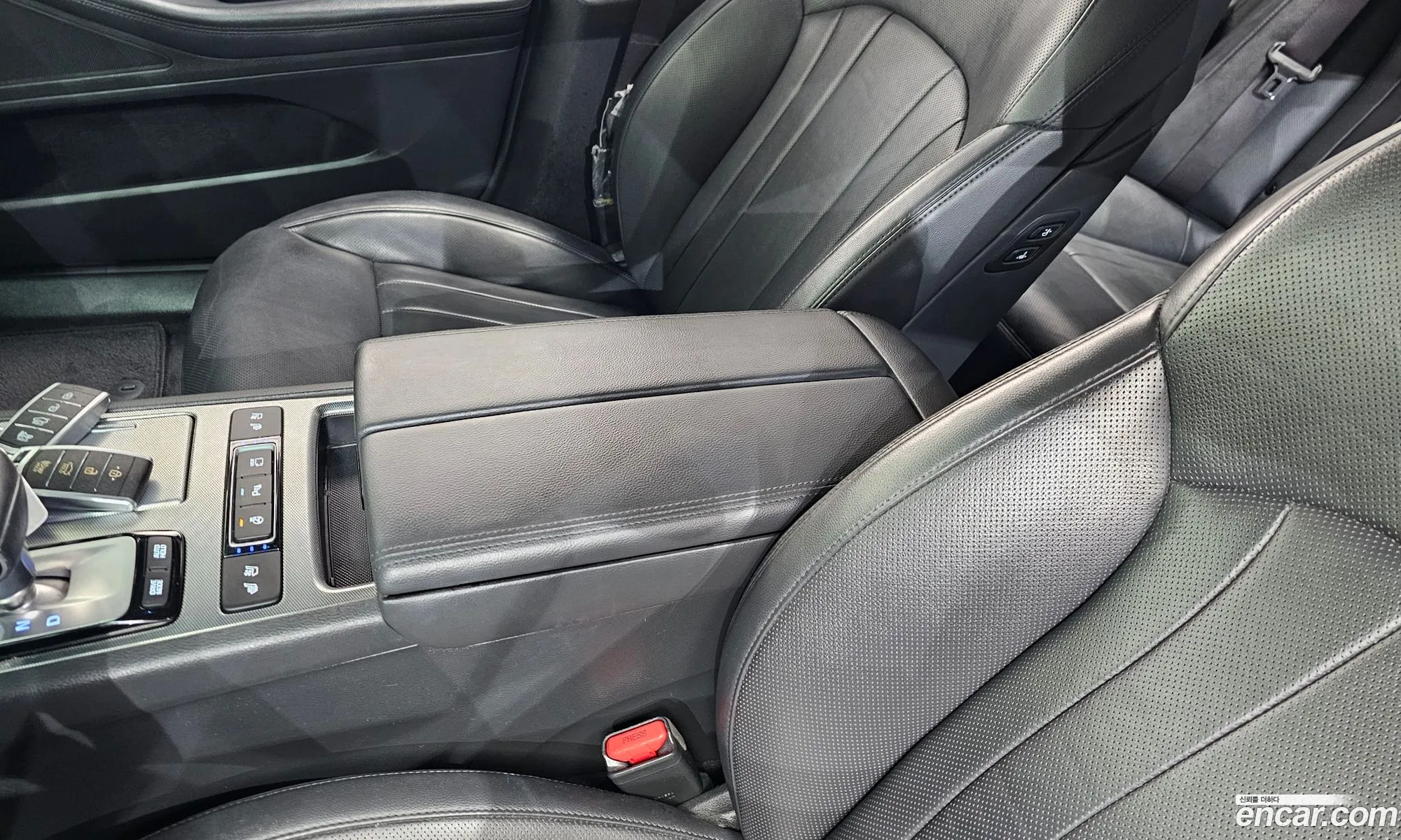 Genesis G80 2019 KMHGL41DBLU340305 — 19