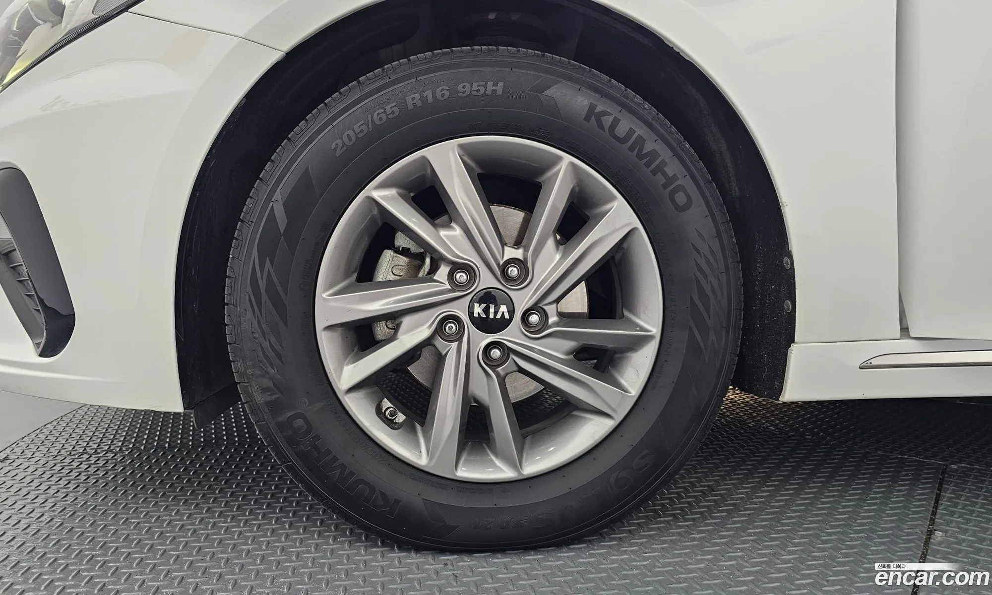 Kia K5 2018 KNAGS416BKA267124 — 9