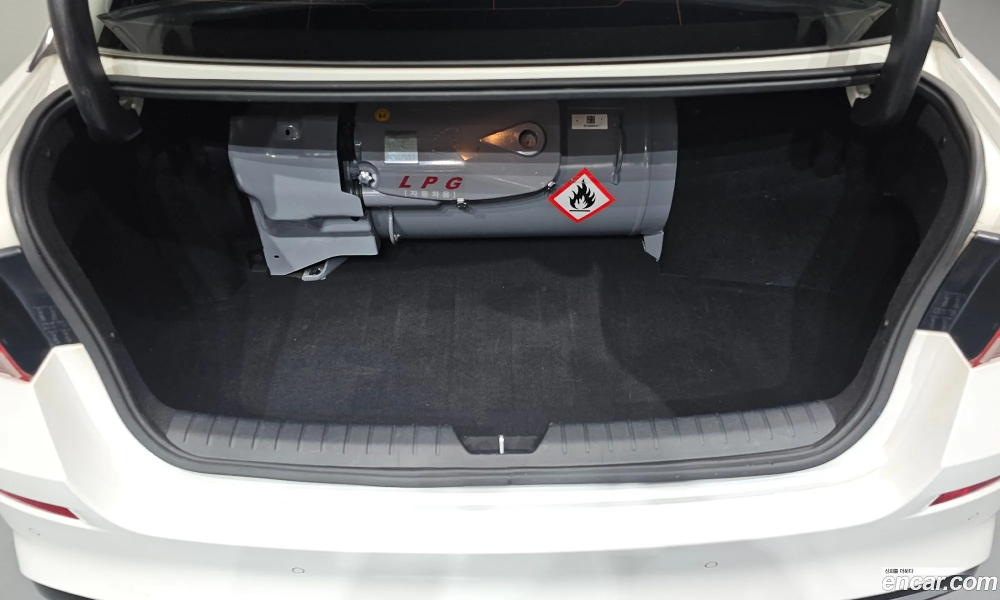 Kia K5 2018 KNAGS416BKA267124 — 4