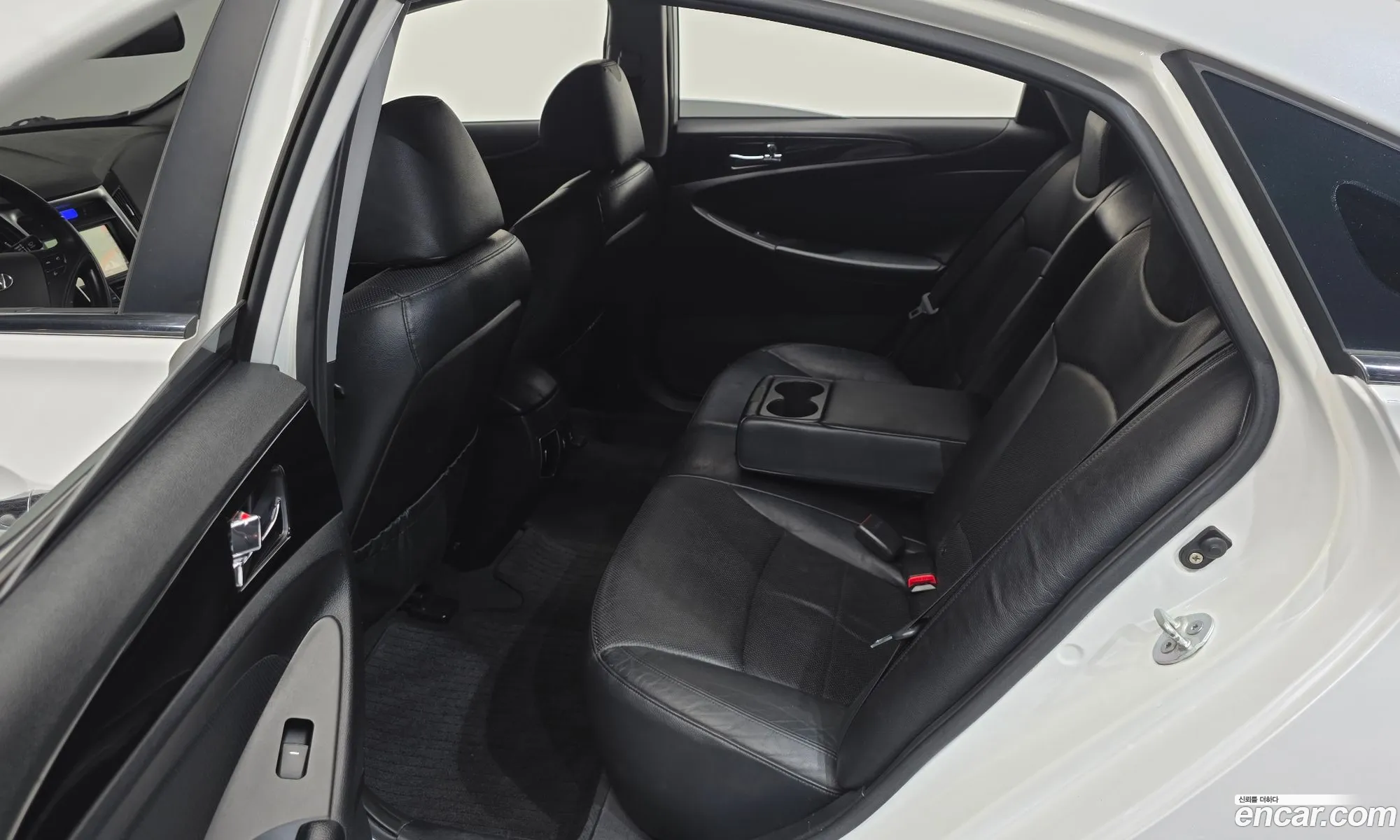 Hyundai YF Sonata 2010 KMHEC41MBAA075749 — 7