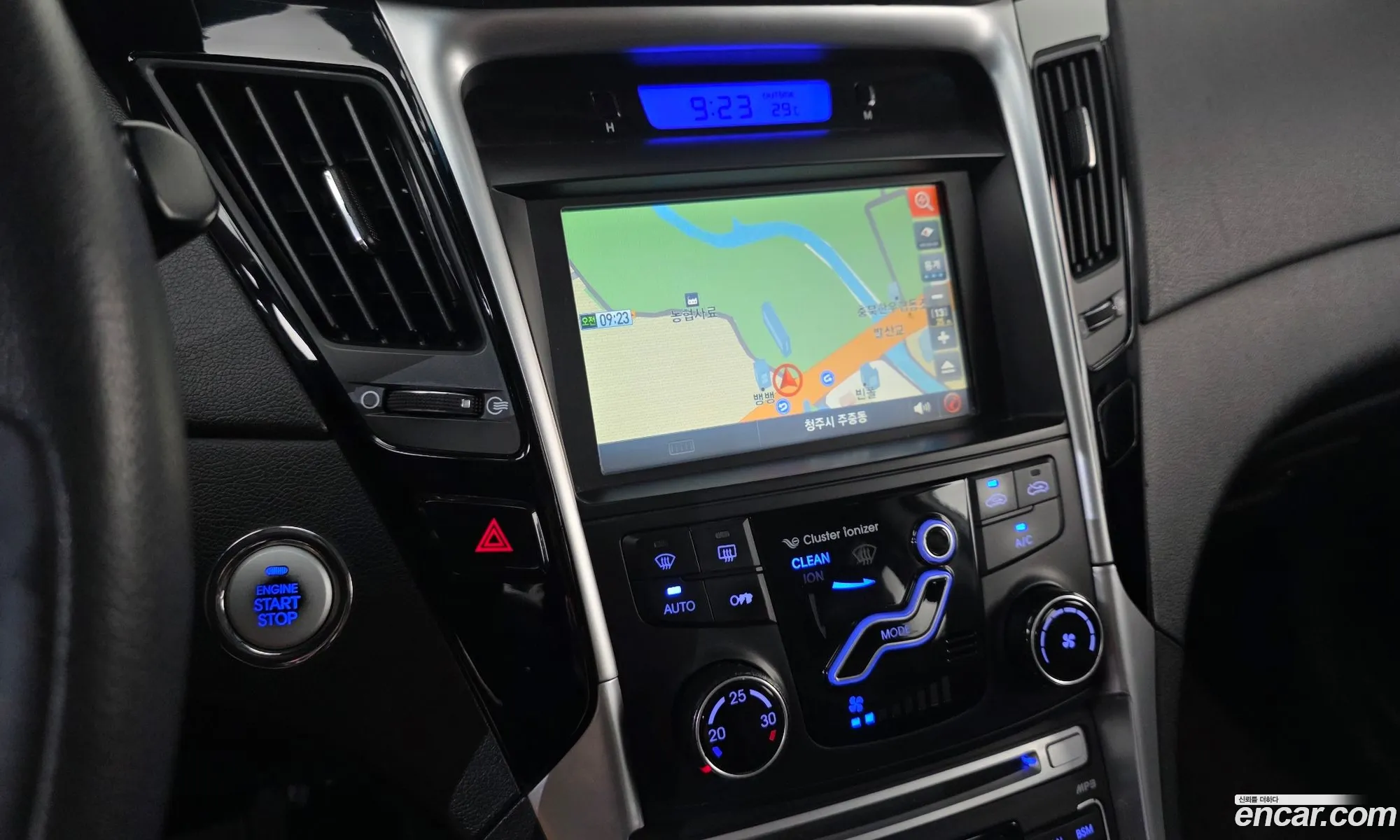 Hyundai YF Sonata 2010 KMHEC41MBAA075749 — 9