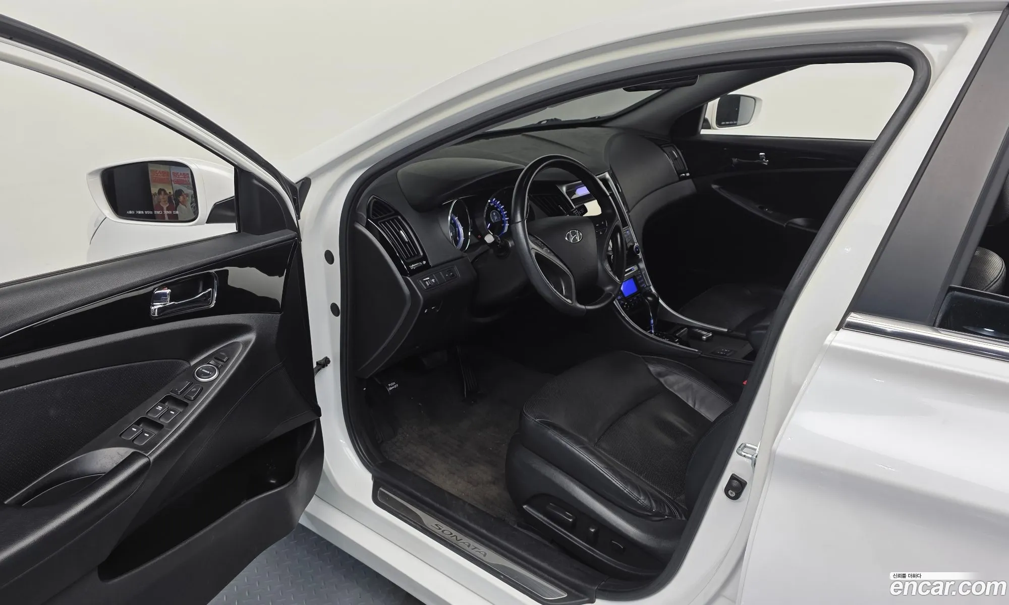 Hyundai YF Sonata 2010 KMHEC41MBAA075749 — 19