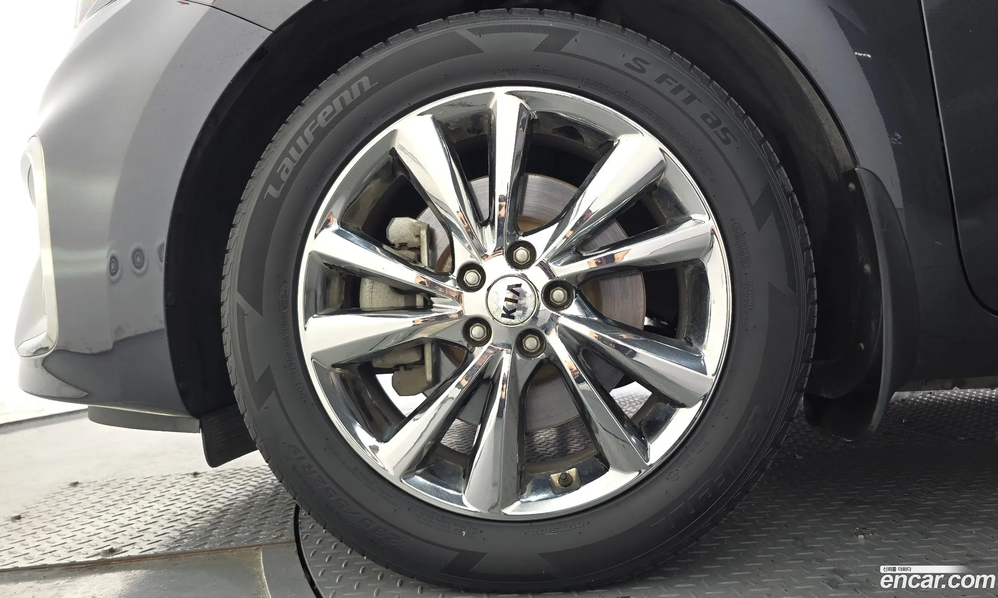 Kia Carnival 2018 KNAME81ABKS511749 — 8