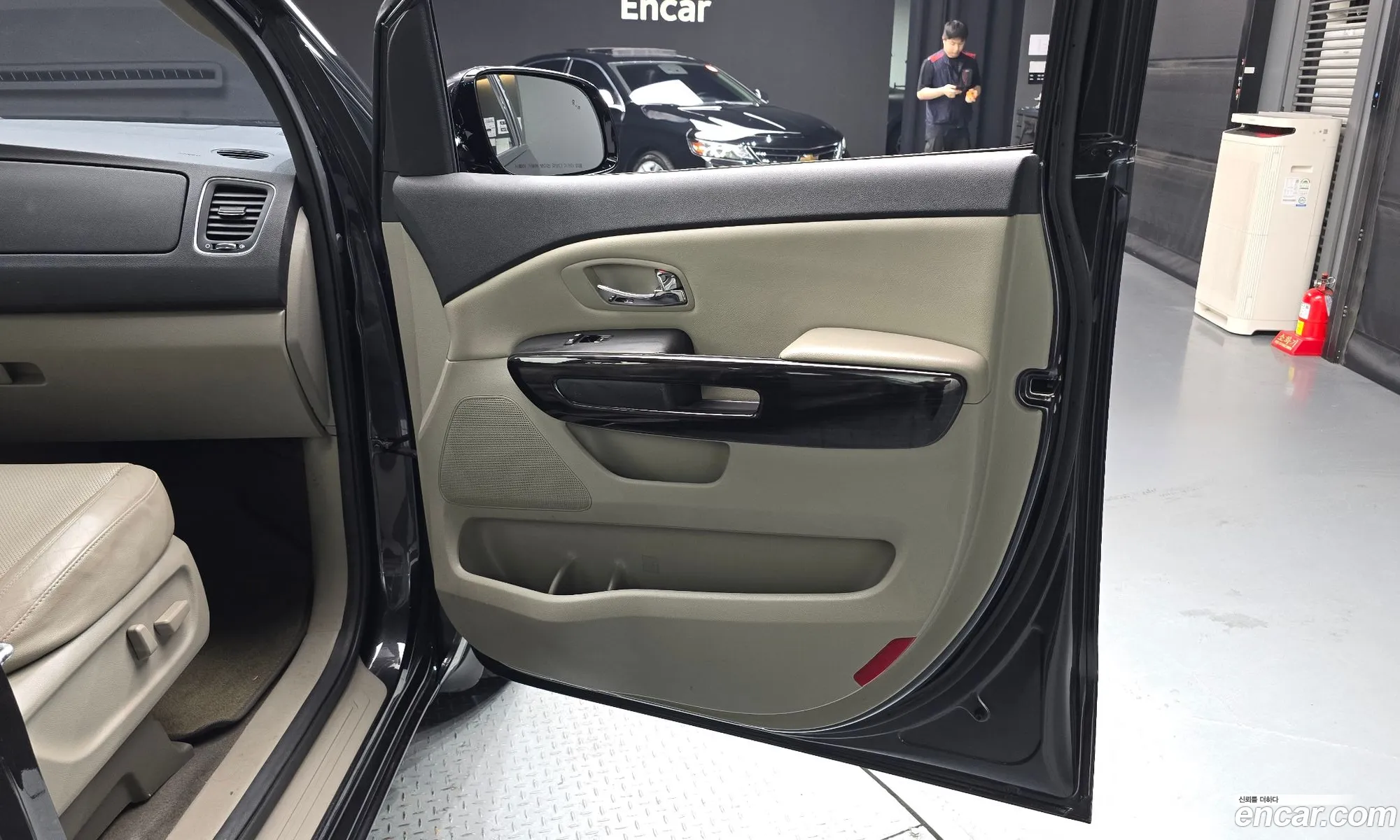 Kia Carnival 2018 KNAME81ABKS511749 — 5