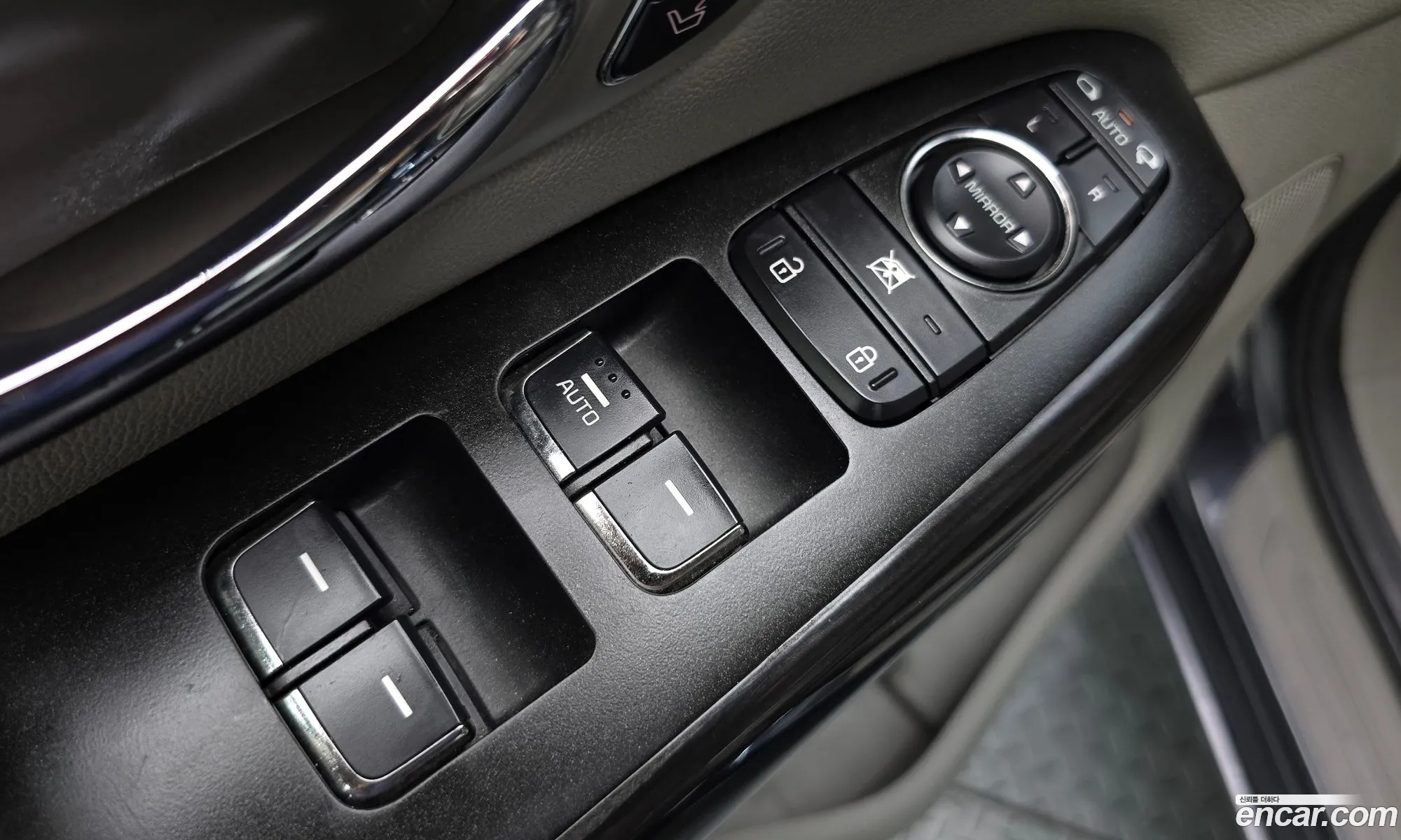 Kia Carnival 2018 KNAME81ABKS511749 — 18