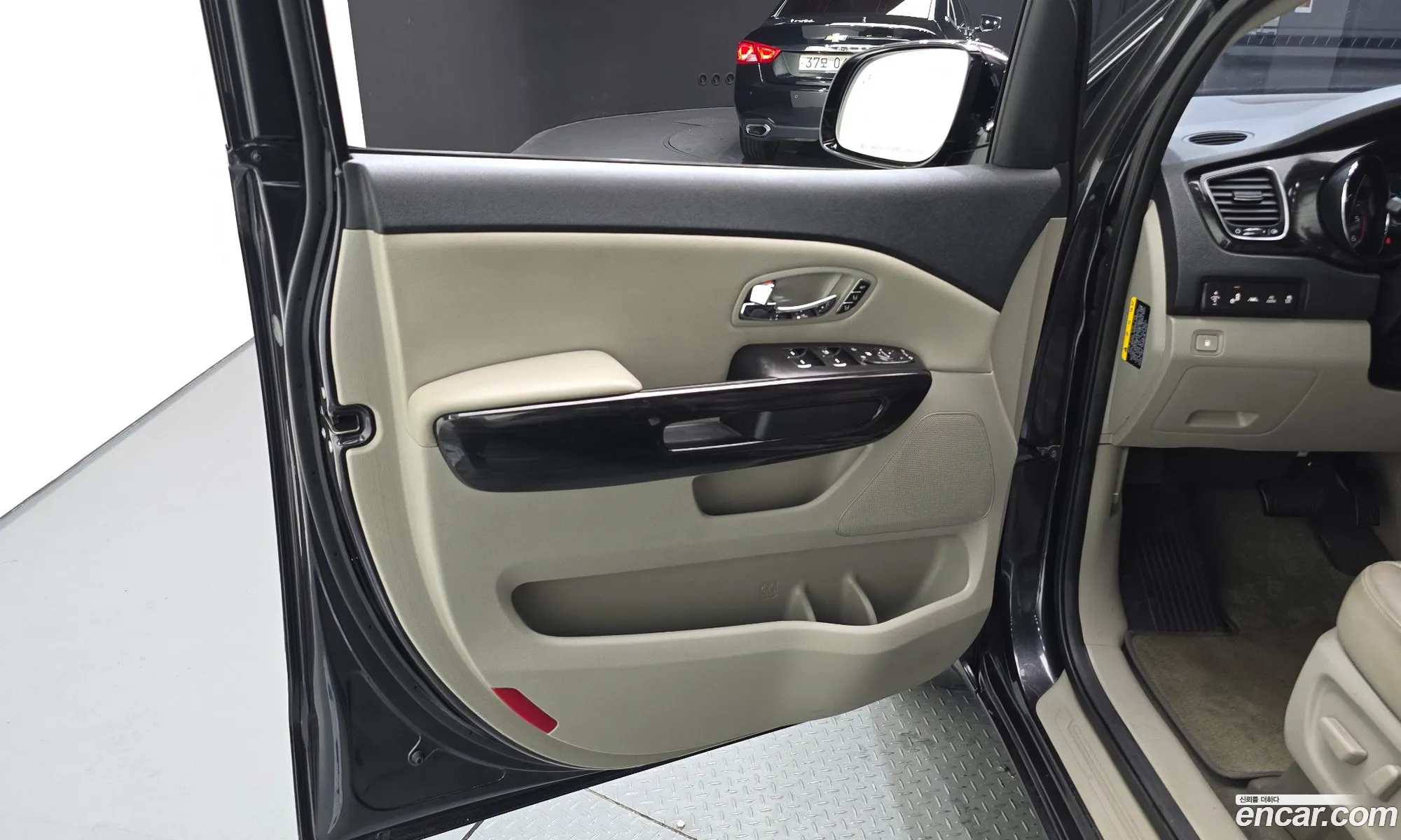 Kia Carnival 2018 KNAME81ABKS511749 — 24
