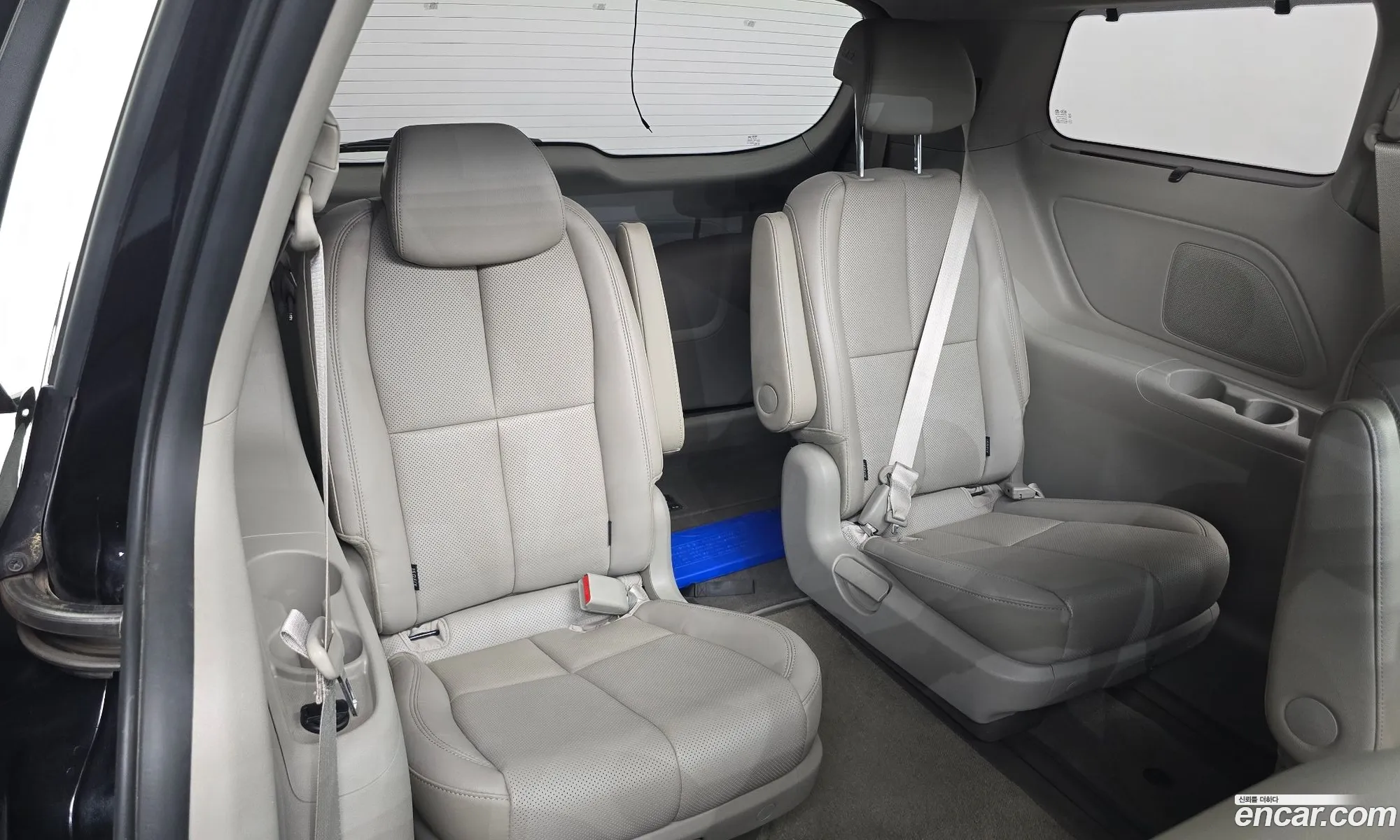 Kia Carnival 2018 KNAME81ABKS511749 — 10