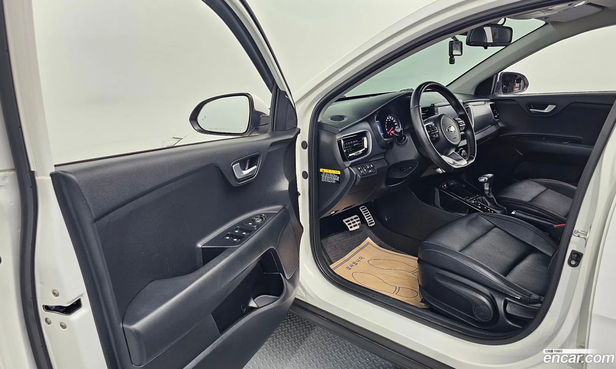 Kia Stonic 2017 KNADE815GJS086629 — 8