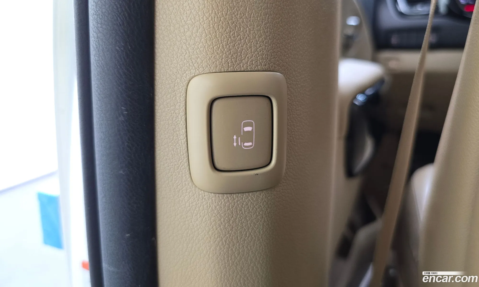 Kia Carnival 2017 KNHMF37ABHS329237 — 2