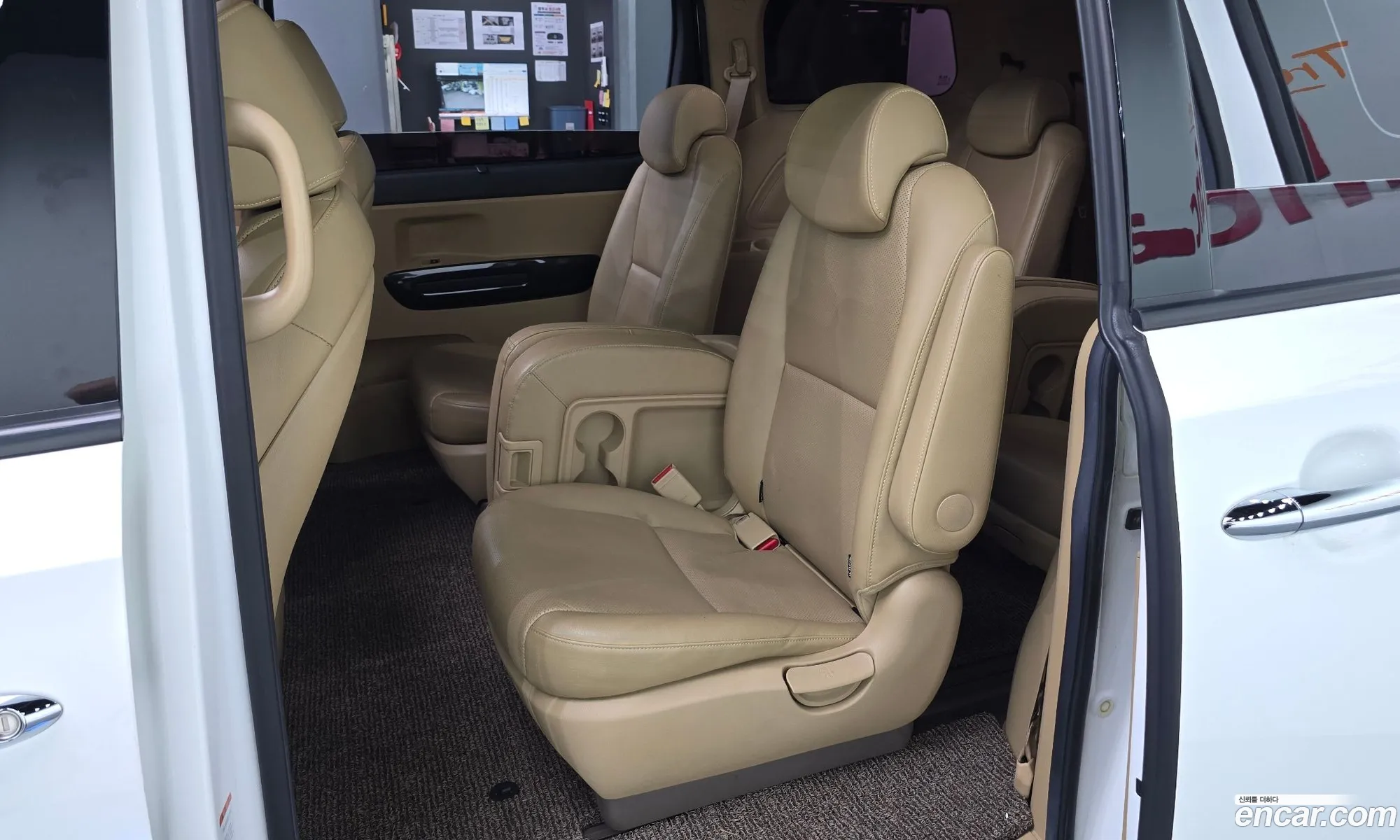 Kia Carnival 2017 KNHMF37ABHS329237 — 7