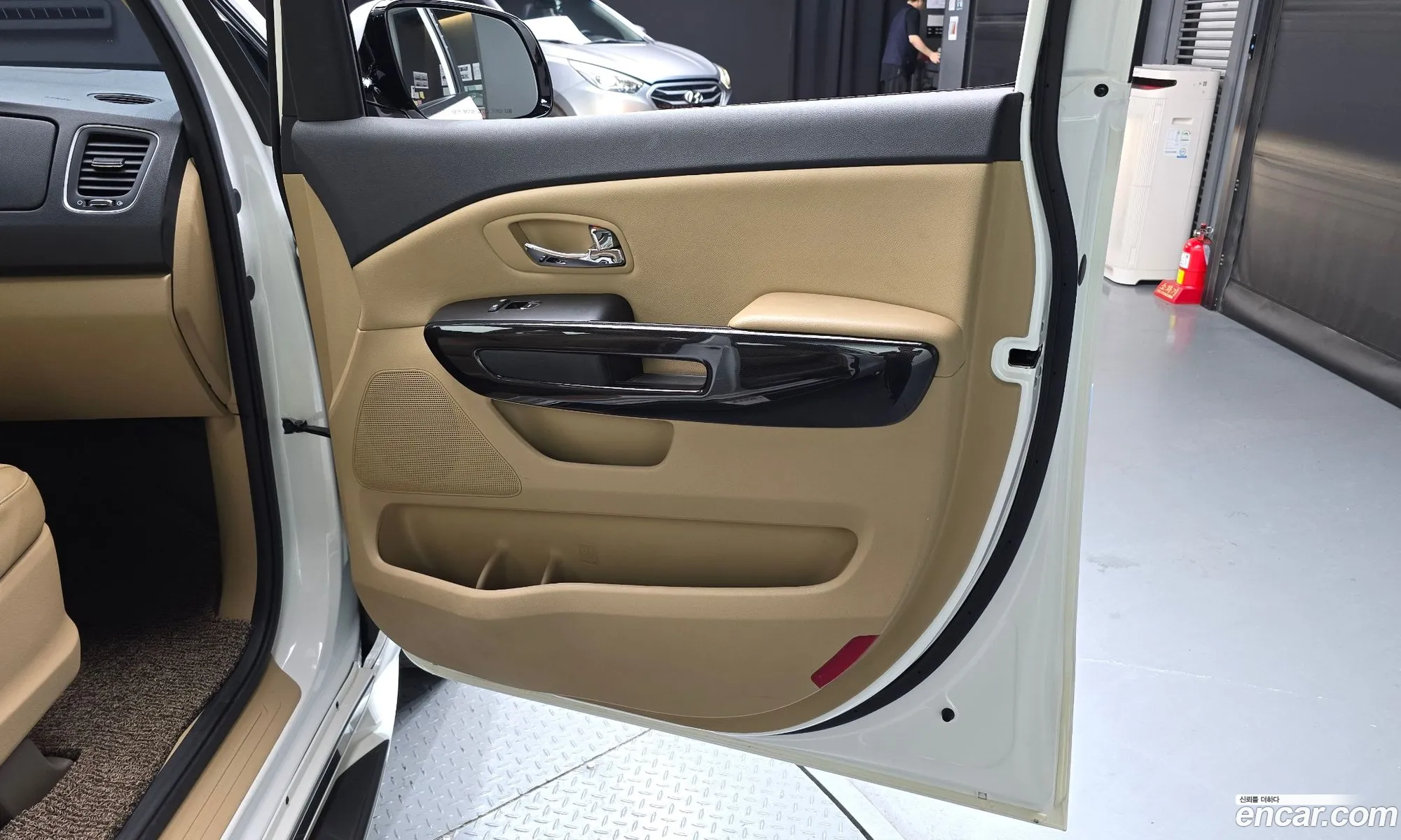Kia Carnival 2017 KNHMF37ABHS329237 — 16