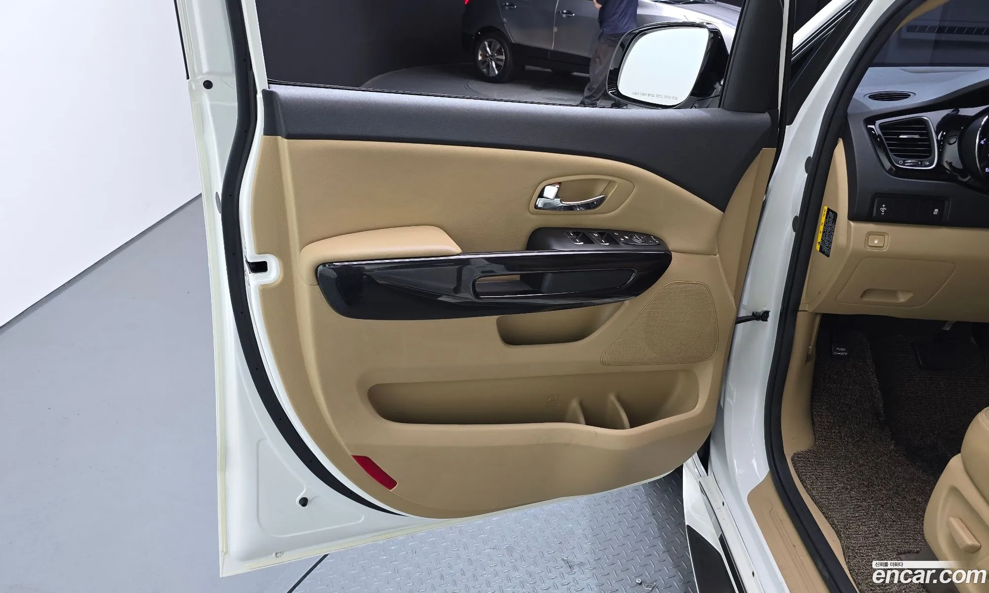 Kia Carnival 2017 KNHMF37ABHS329237 — 27