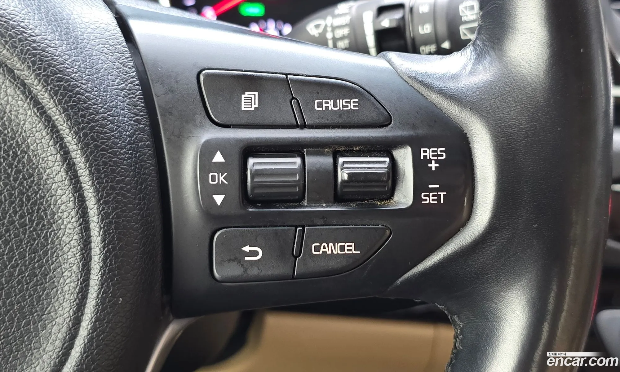 Kia Carnival 2017 KNHMF37ABHS329237 — 8