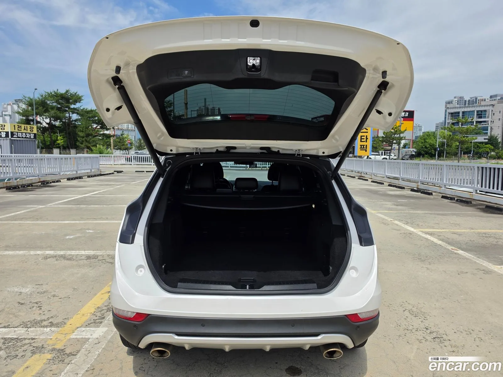 Lincoln MKC 2019 — 16