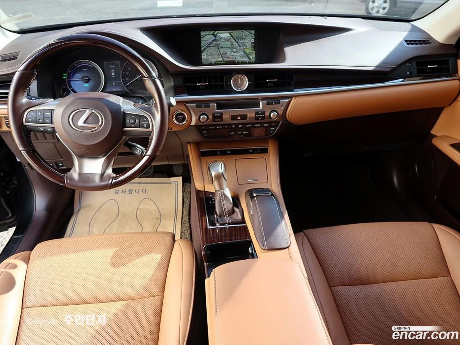 Lexus ES300h 2016 — 10