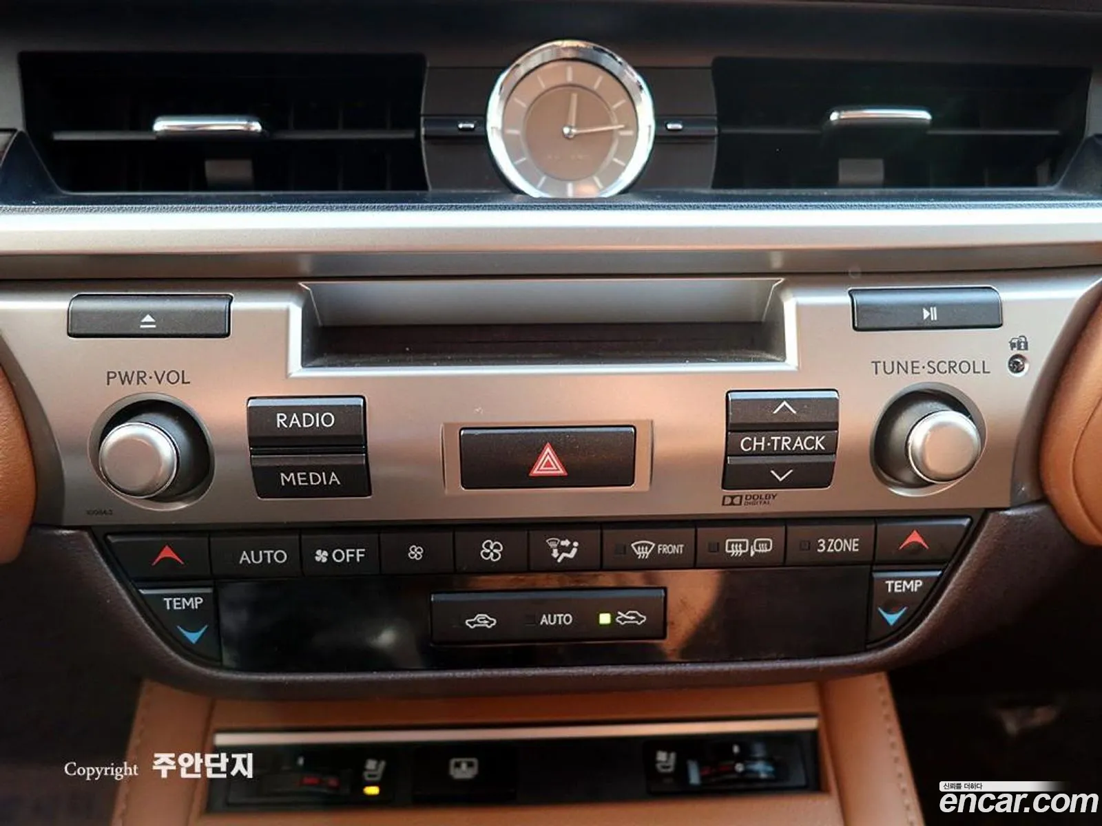 Lexus ES300h 2016 — 6