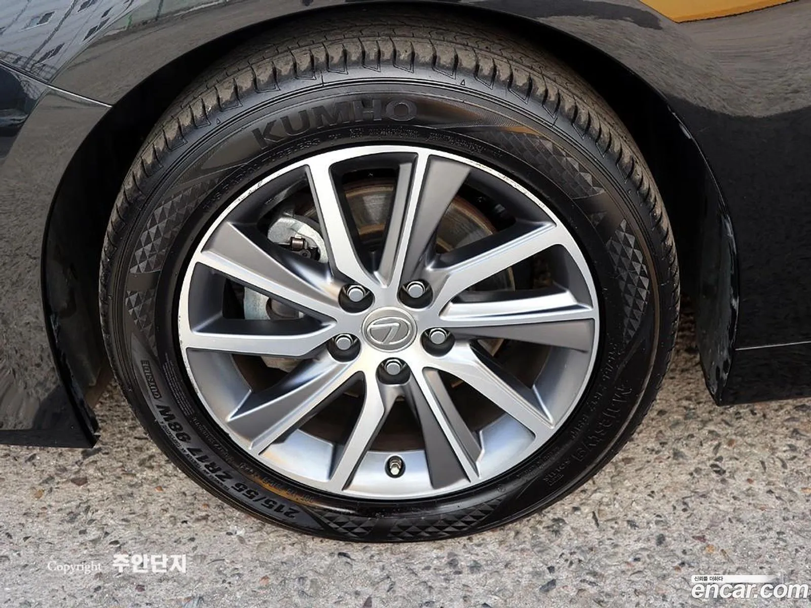 Lexus ES300h 2016 — 11