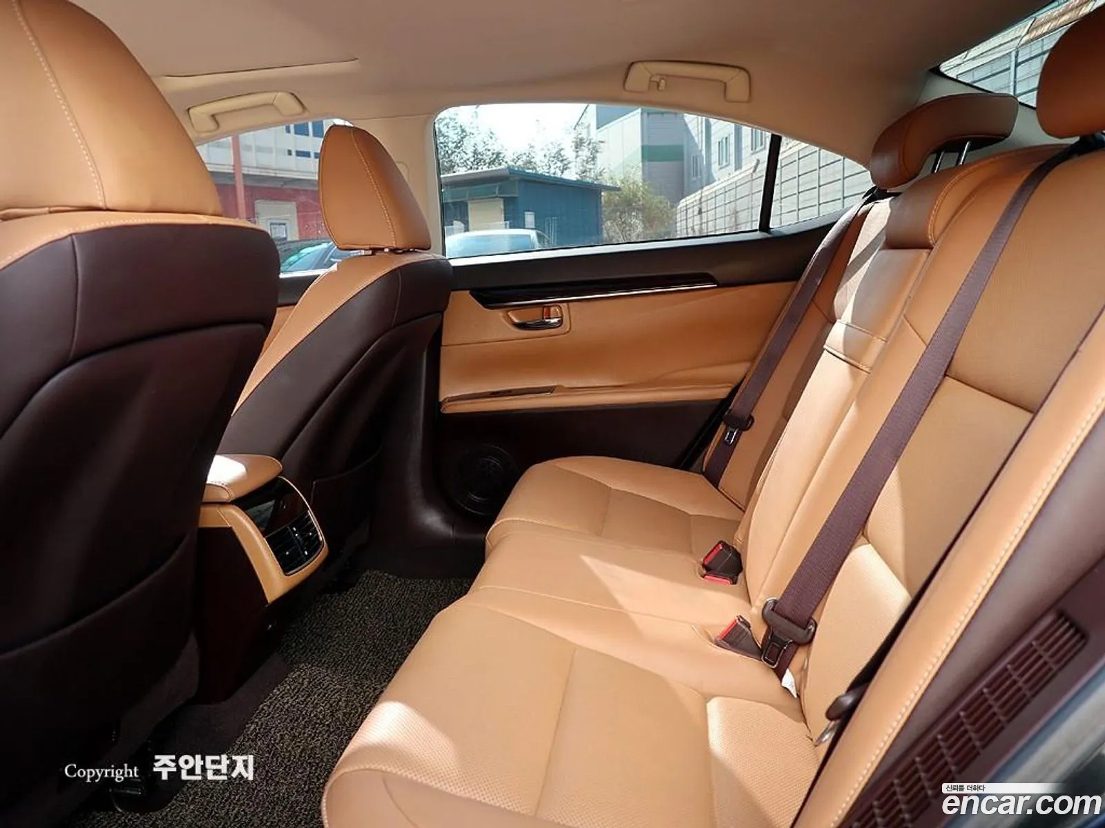 Lexus ES300h 2016 — 3
