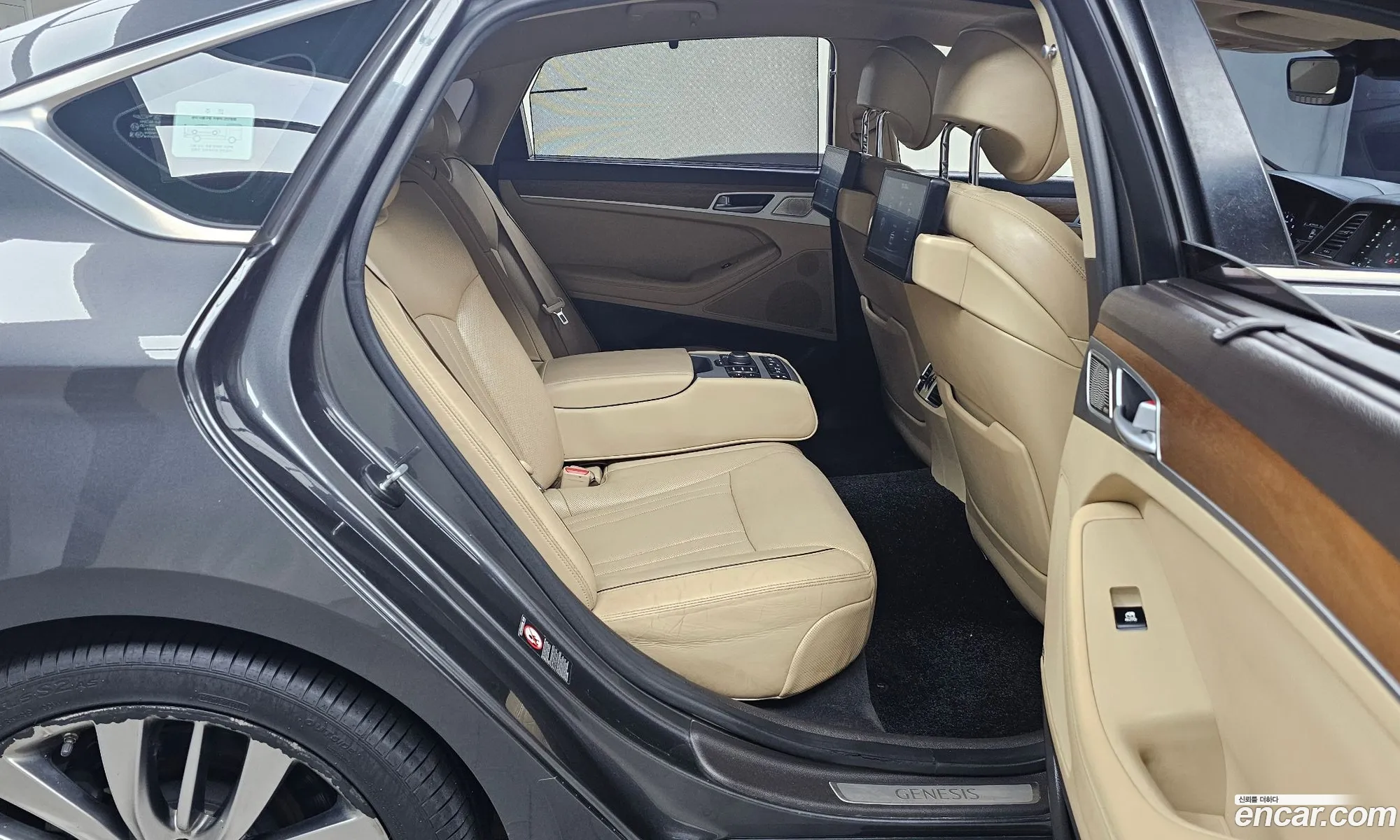 Genesis G80 2017 KMHGM41DDHU218246 — 16