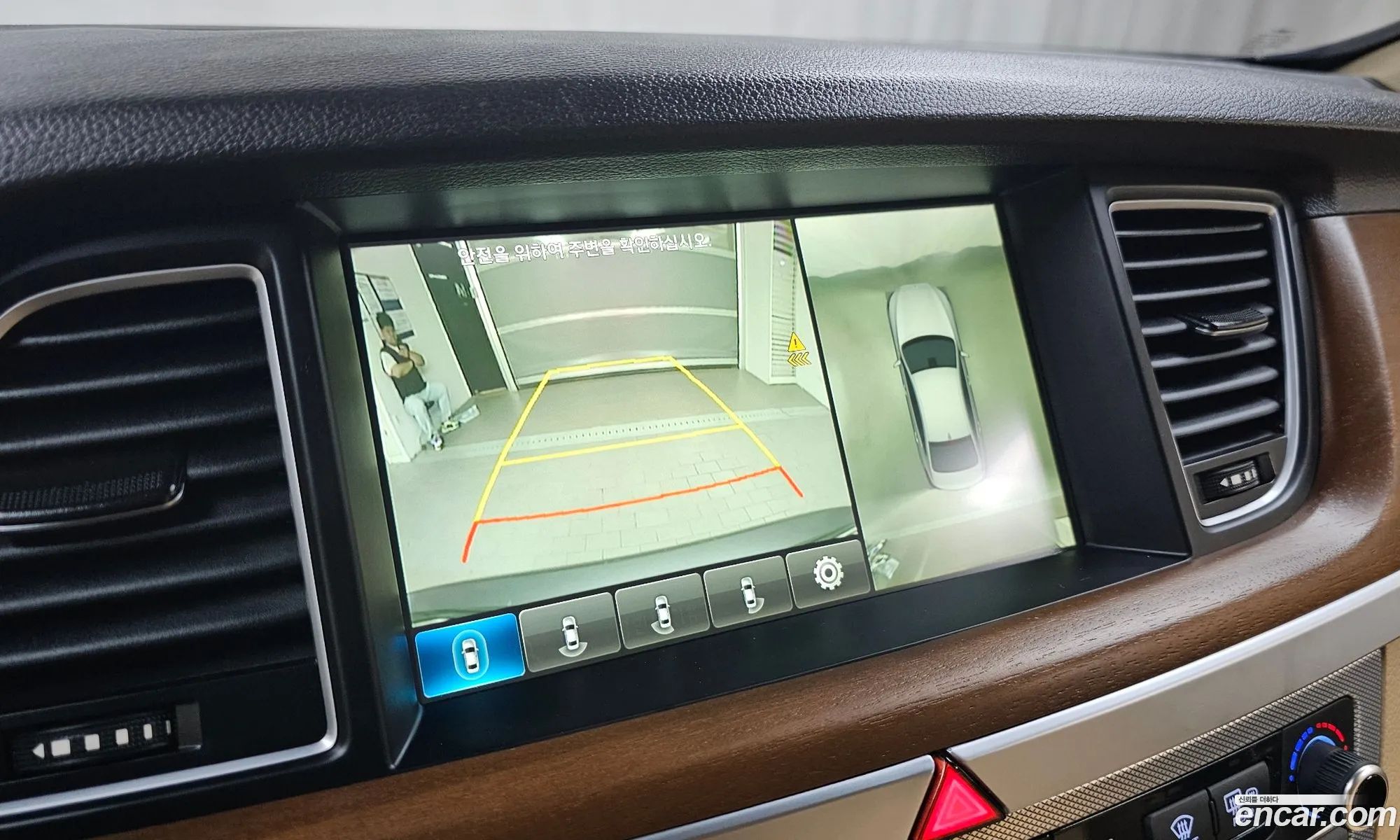 Genesis G80 2017 KMHGM41DDHU218246 — 10