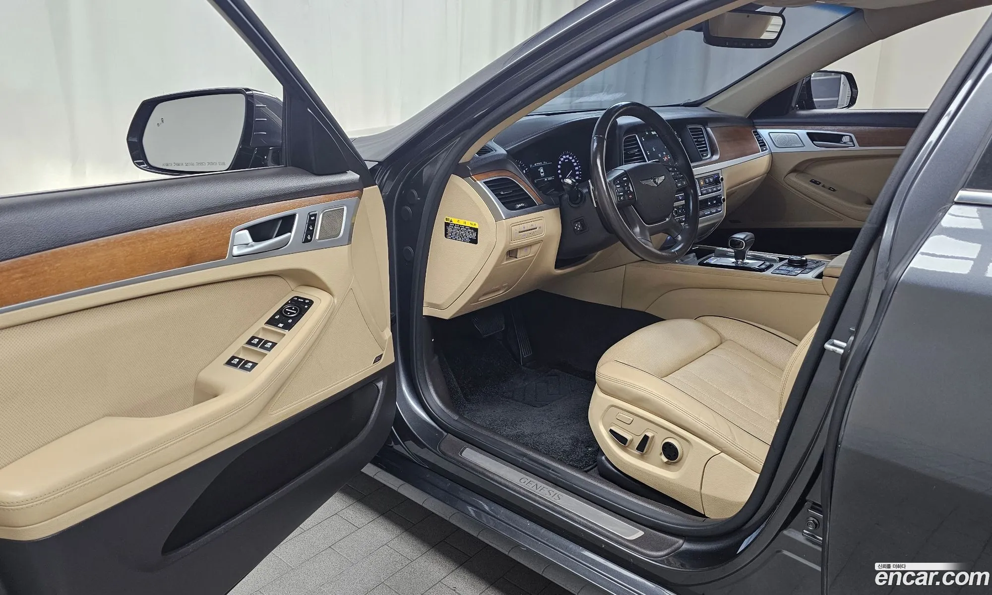 Genesis G80 2017 KMHGM41DDHU218246 — 4