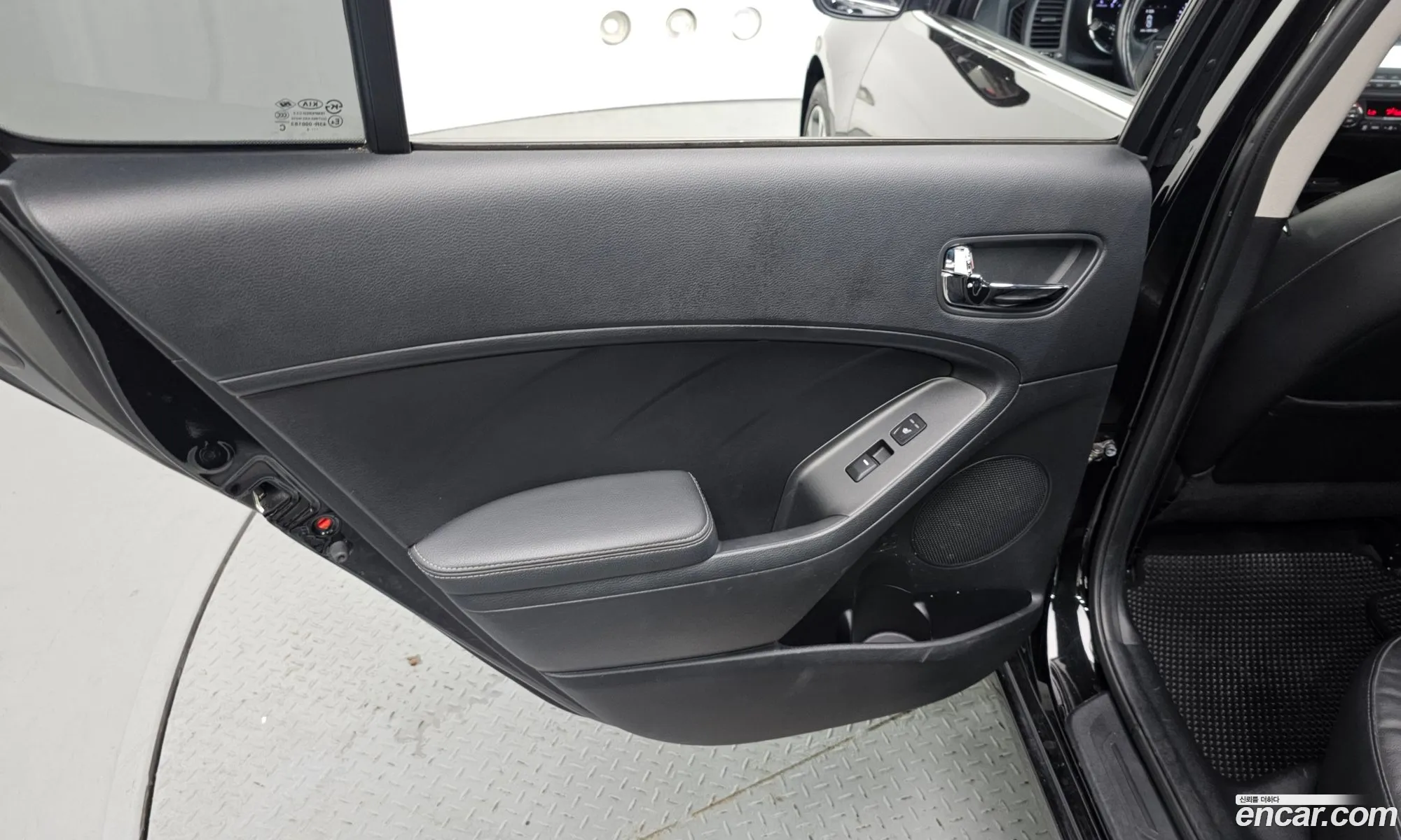 Kia K3 2014 KNAFZ412BFA301322 — 6