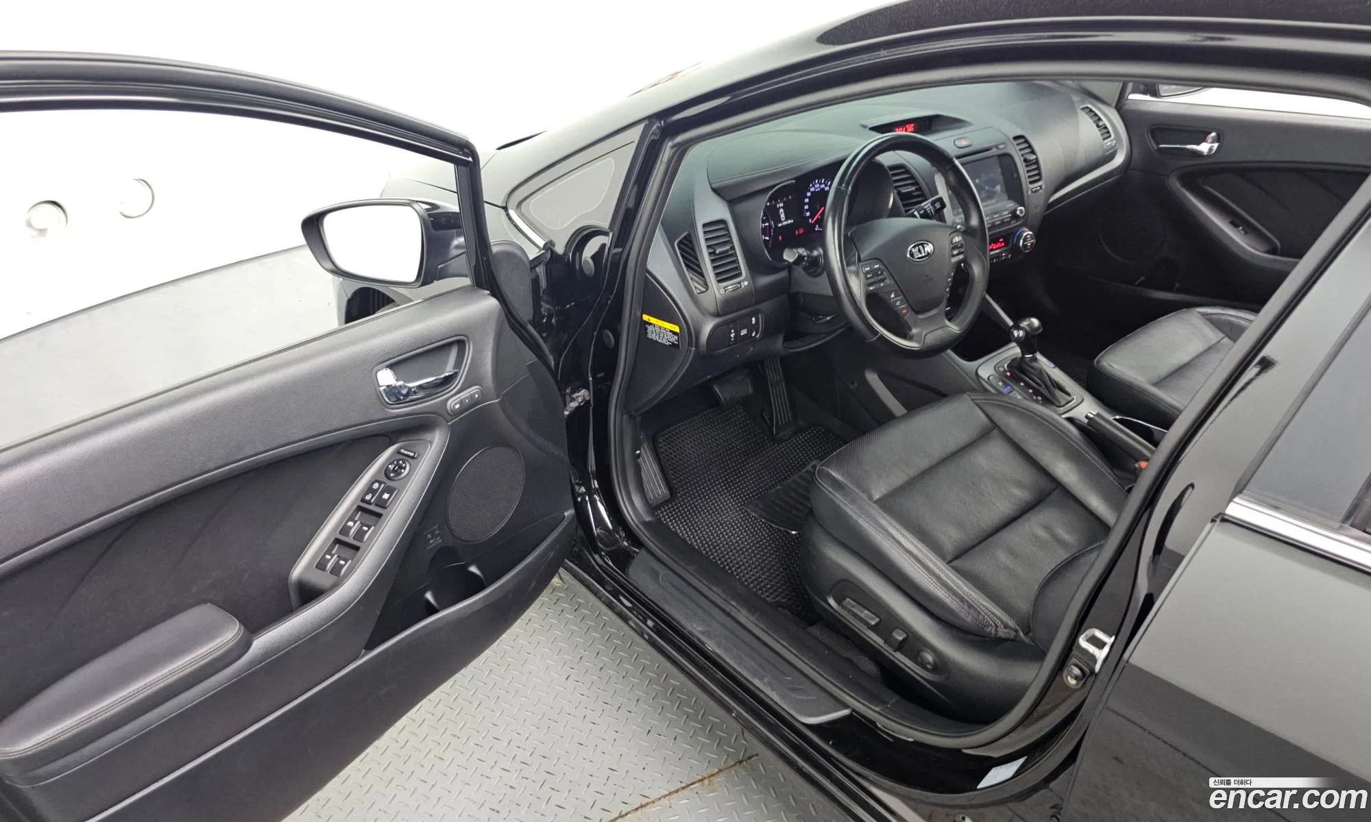 Kia K3 2014 KNAFZ412BFA301322 — 18