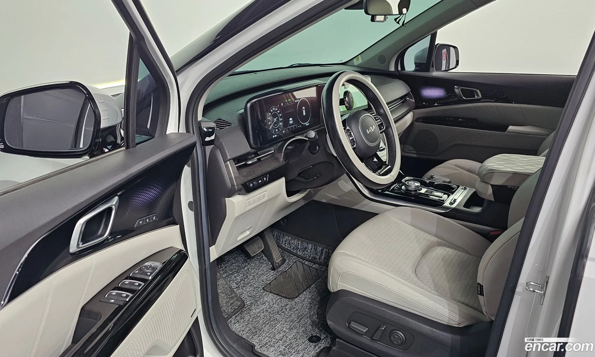 Kia Carnival 2023 KNANE81BBPS363355 — 17