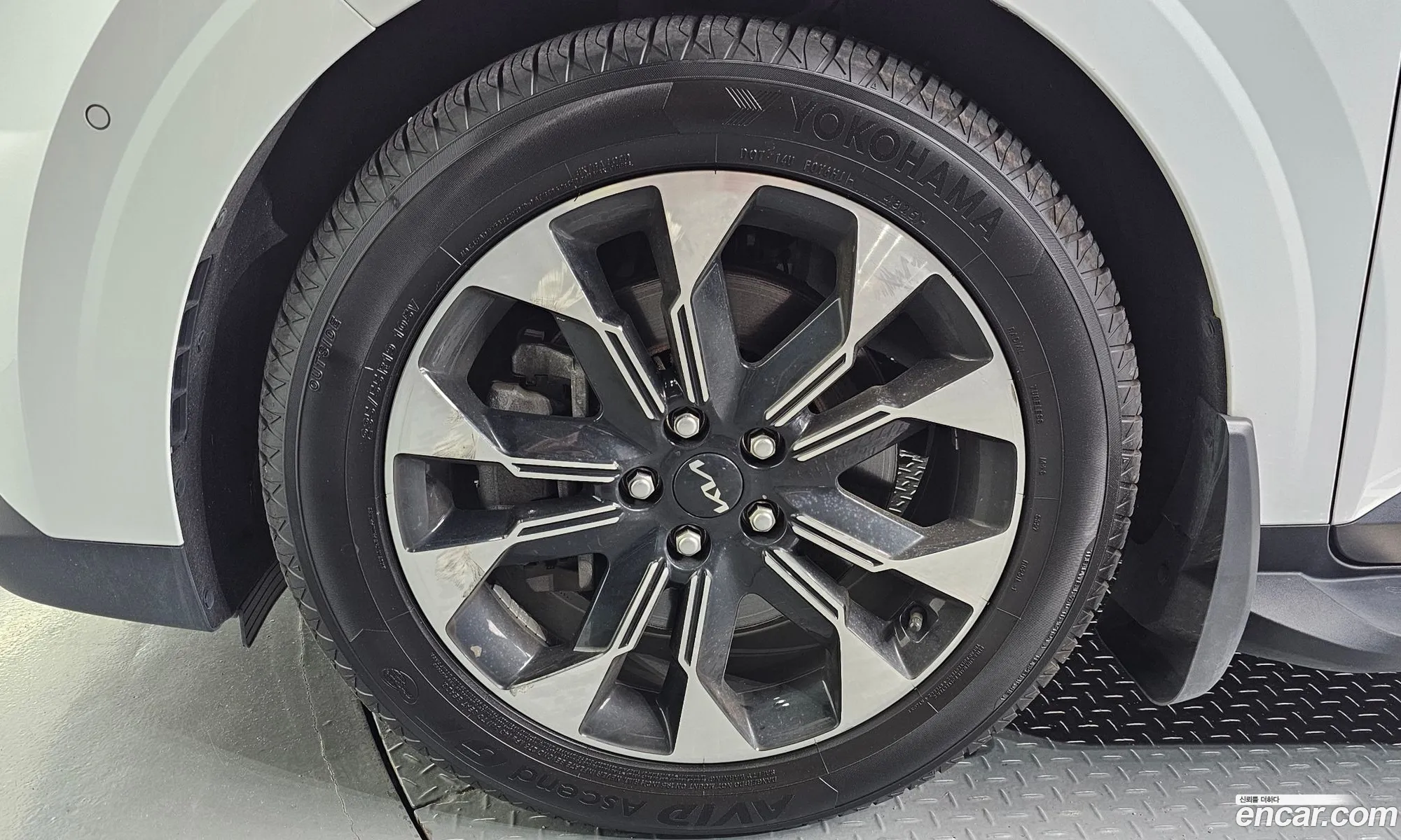 Kia Carnival 2023 KNANE81BBPS363355 — 8
