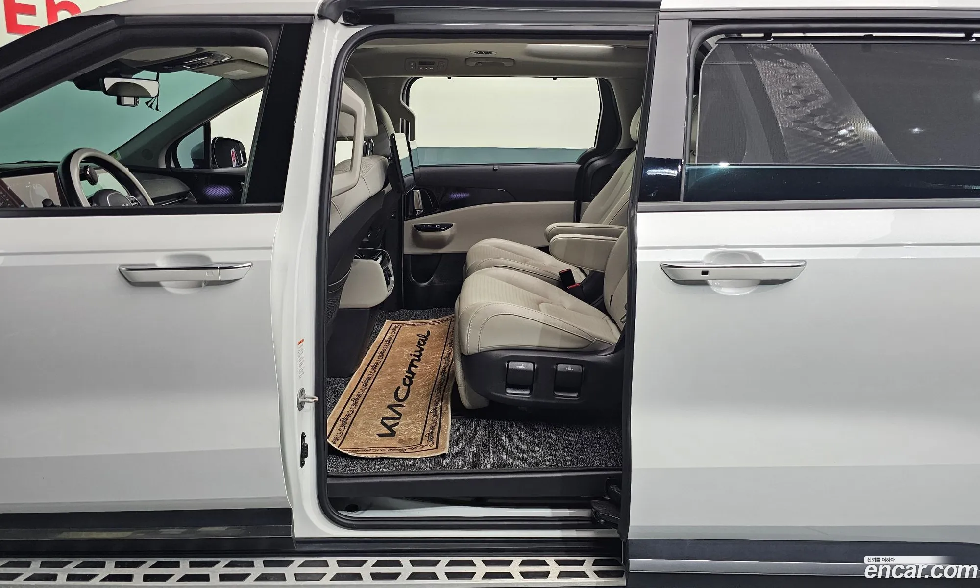 Kia Carnival 2023 KNANE81BBPS363355 — 4