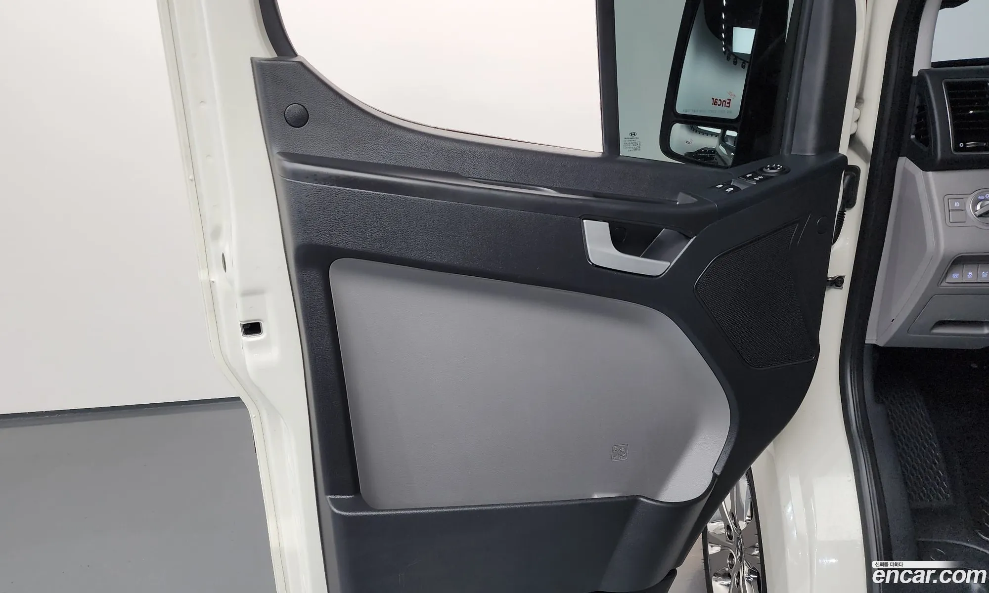 Hyundai Solati 2024 KMJUG17RPSC007933 — 4