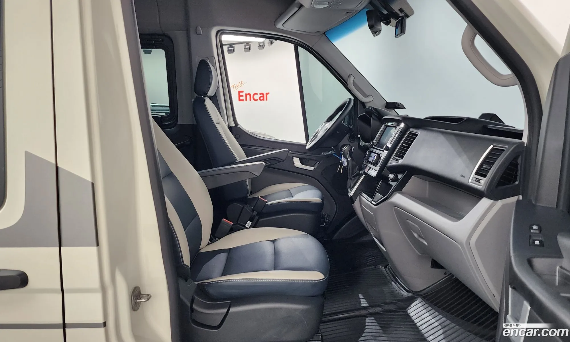 Hyundai Solati 2024 KMJUG17RPSC007933 — 31