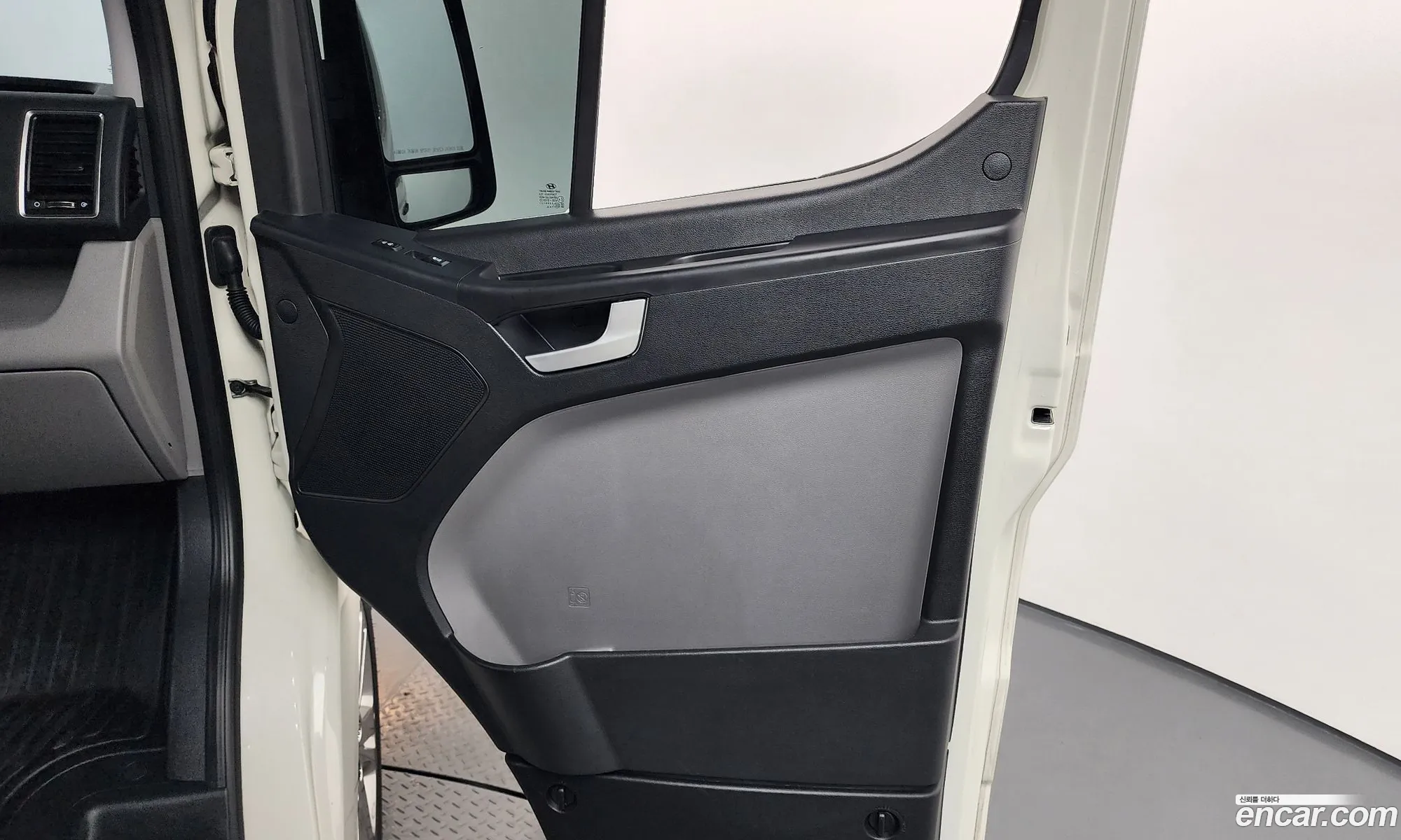 Hyundai Solati 2024 KMJUG17RPSC007933 — 16