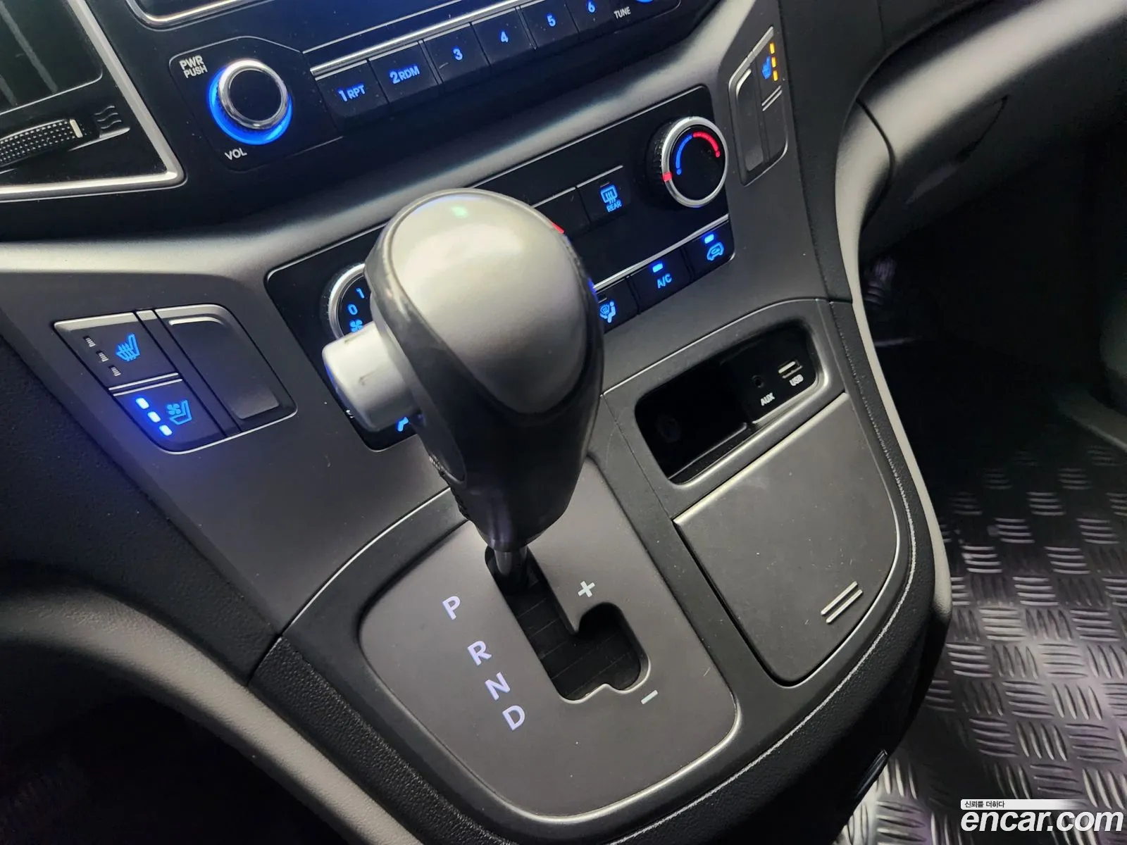 Hyundai Grand Starex 2019 — 12