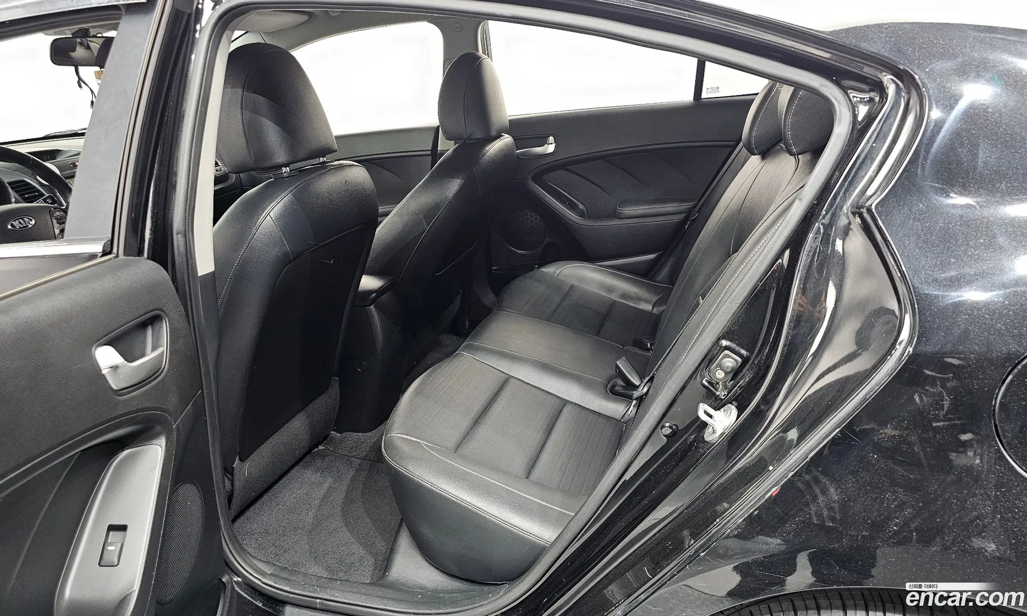 Kia K3 2016 KNAFK412BGA951527 — 27