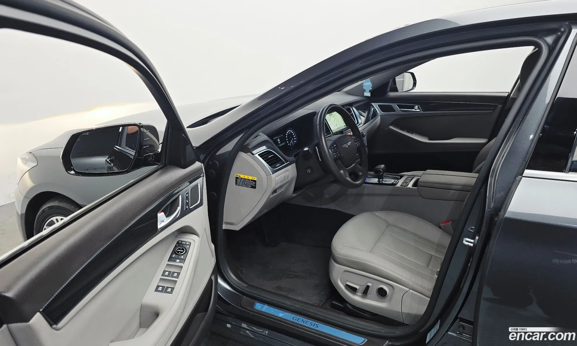 Genesis G80 2016 KMHGL41DBHU194754 — 31