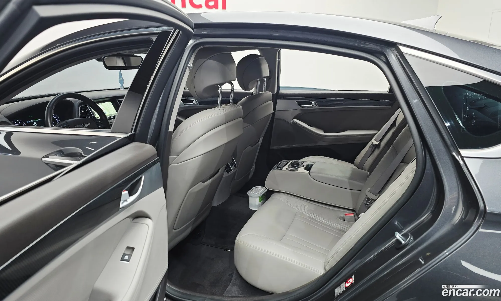 Genesis G80 2016 KMHGL41DBHU194754 — 24