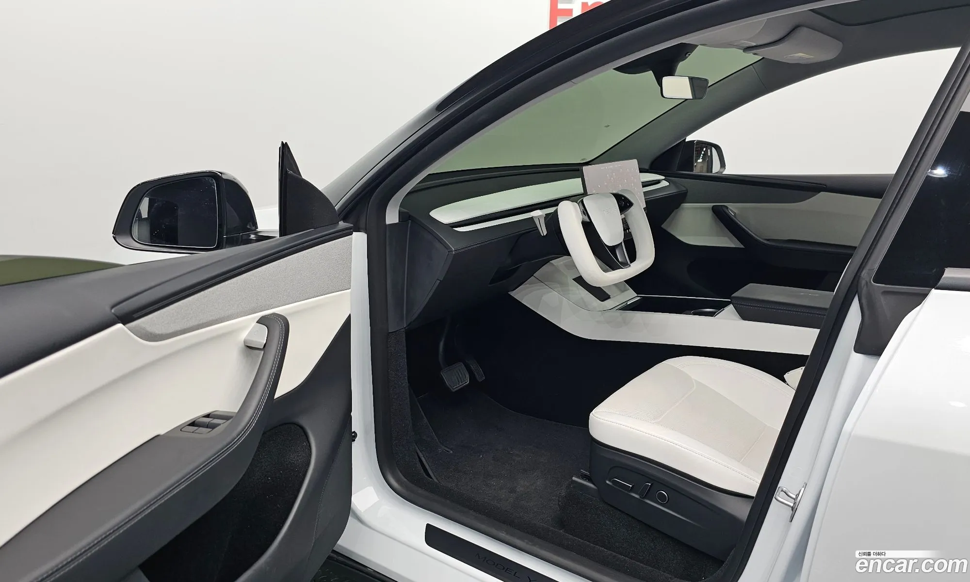 Tesla Model Y 2025 LRWYGCFJ5SC342235 — 19