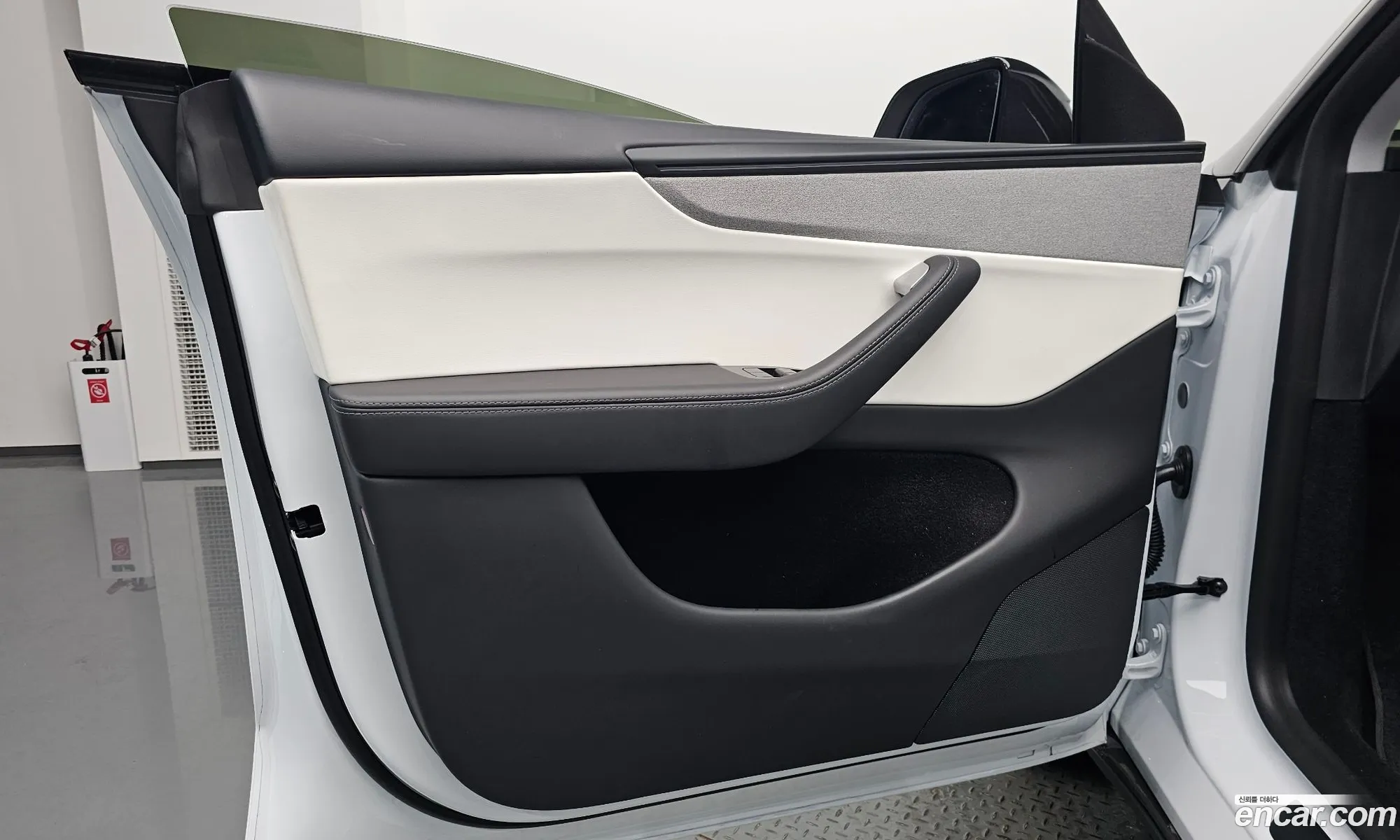 Tesla Model Y 2025 LRWYGCFJ5SC342235 — 16