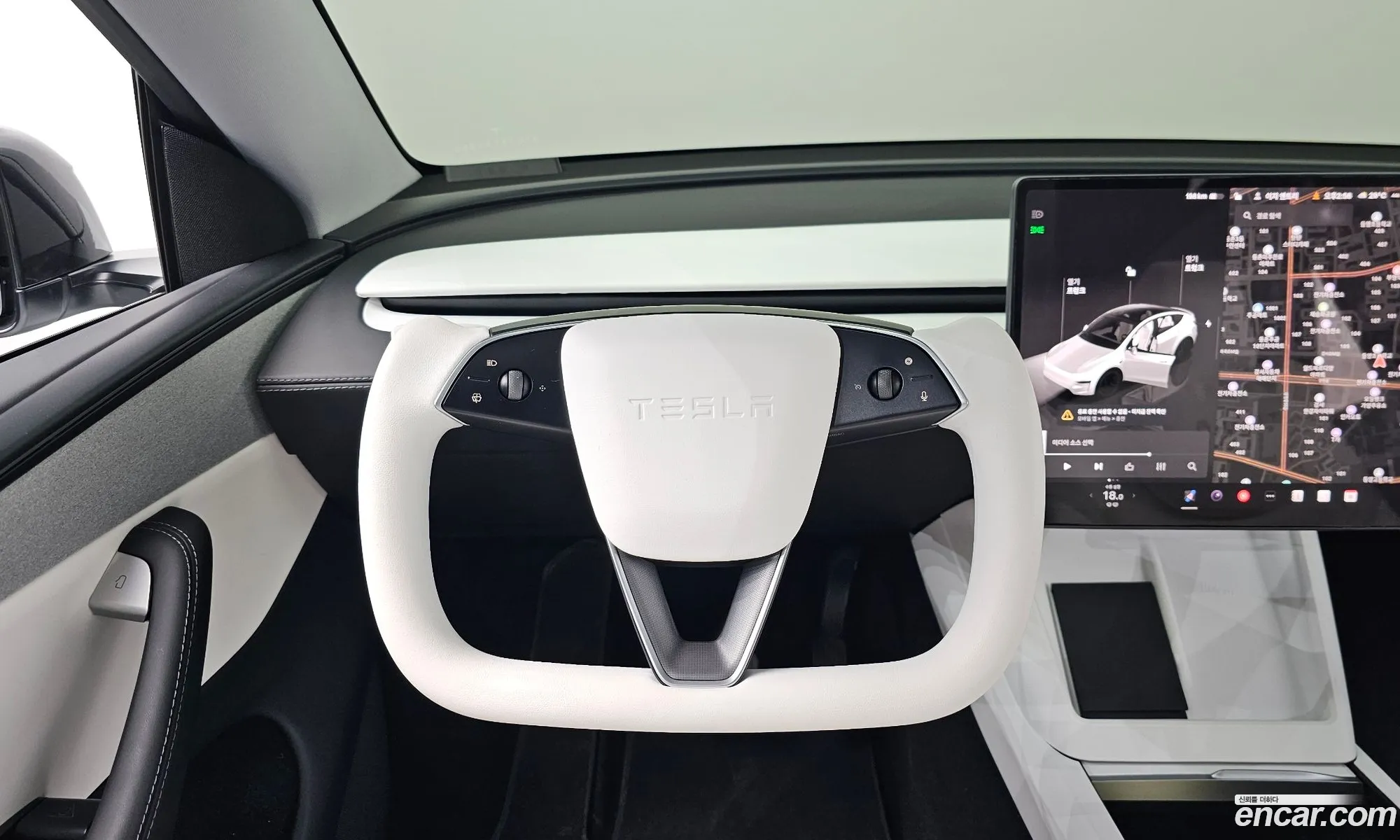 Tesla Model Y 2025 LRWYGCFJ5SC342235 — 24