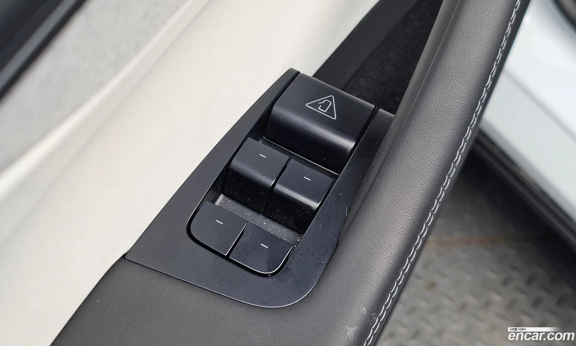 Tesla Model Y 2025 LRWYGCFJ5SC342235 — 5