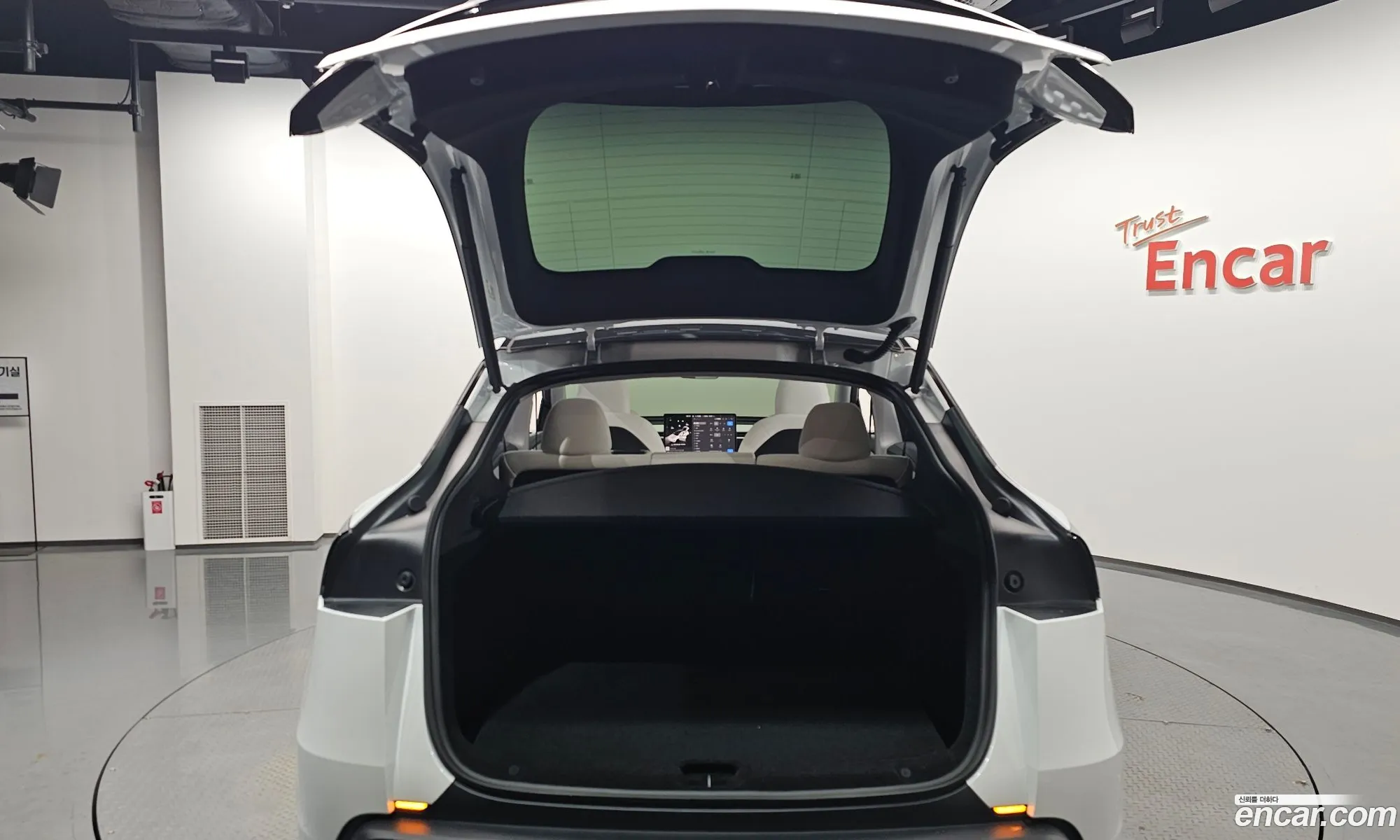 Tesla Model Y 2025 LRWYGCFJ5SC342235 — 17