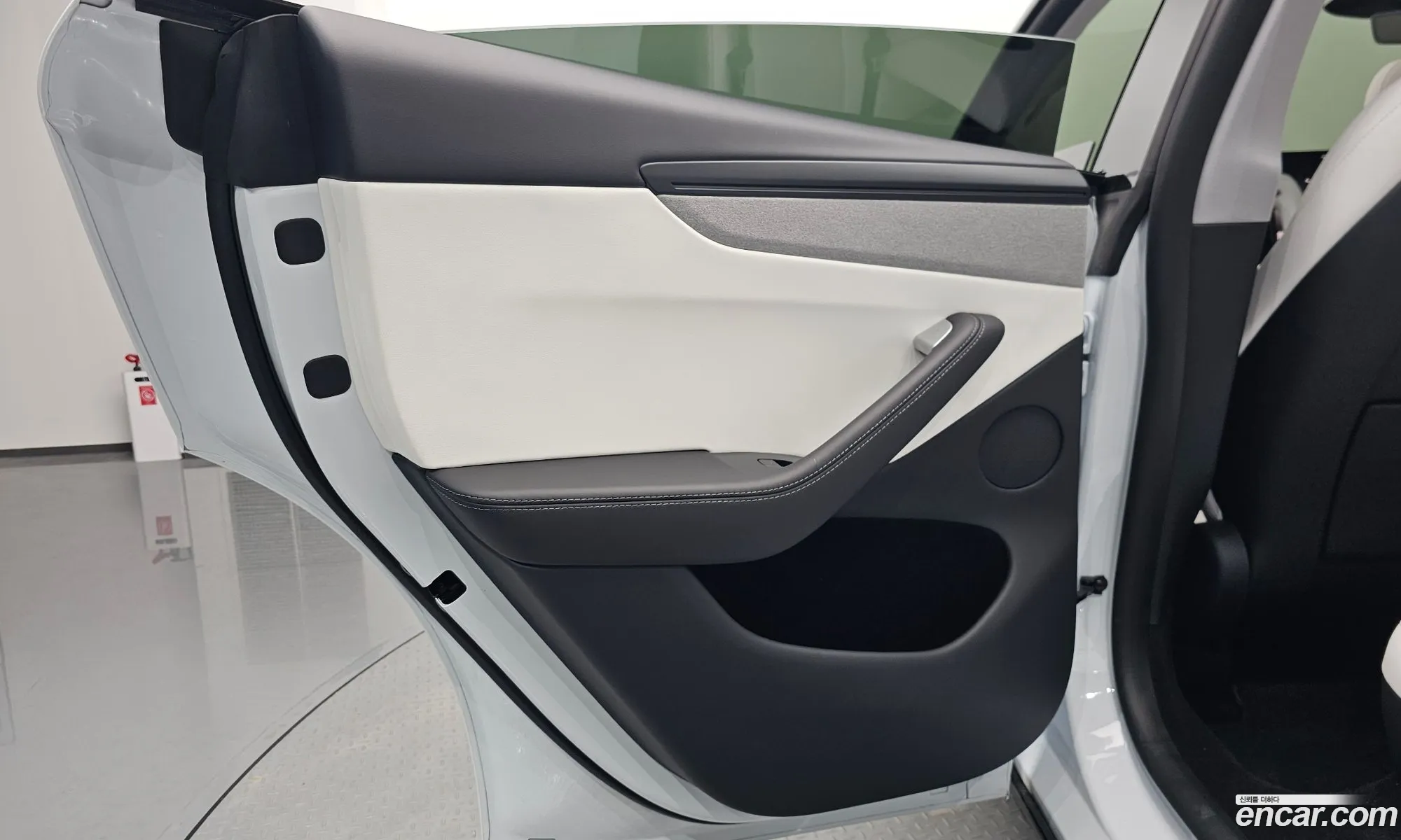 Tesla Model Y 2025 LRWYGCFJ5SC342235 — 21